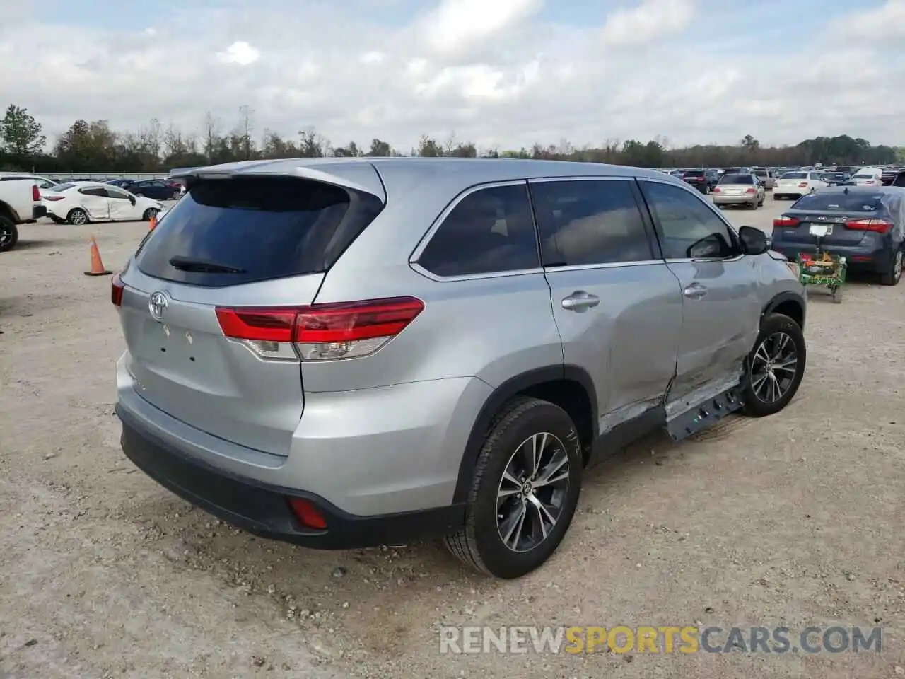 4 Photograph of a damaged car 5TDZZRFH7KS292471 TOYOTA HIGHLANDER 2019