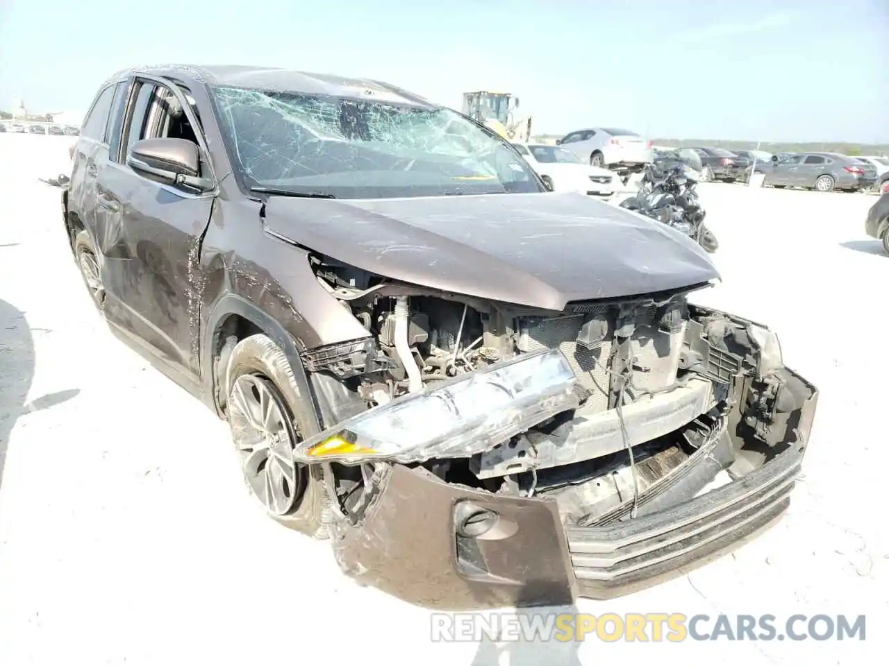 1 Photograph of a damaged car 5TDZZRFH7KS293247 TOYOTA HIGHLANDER 2019