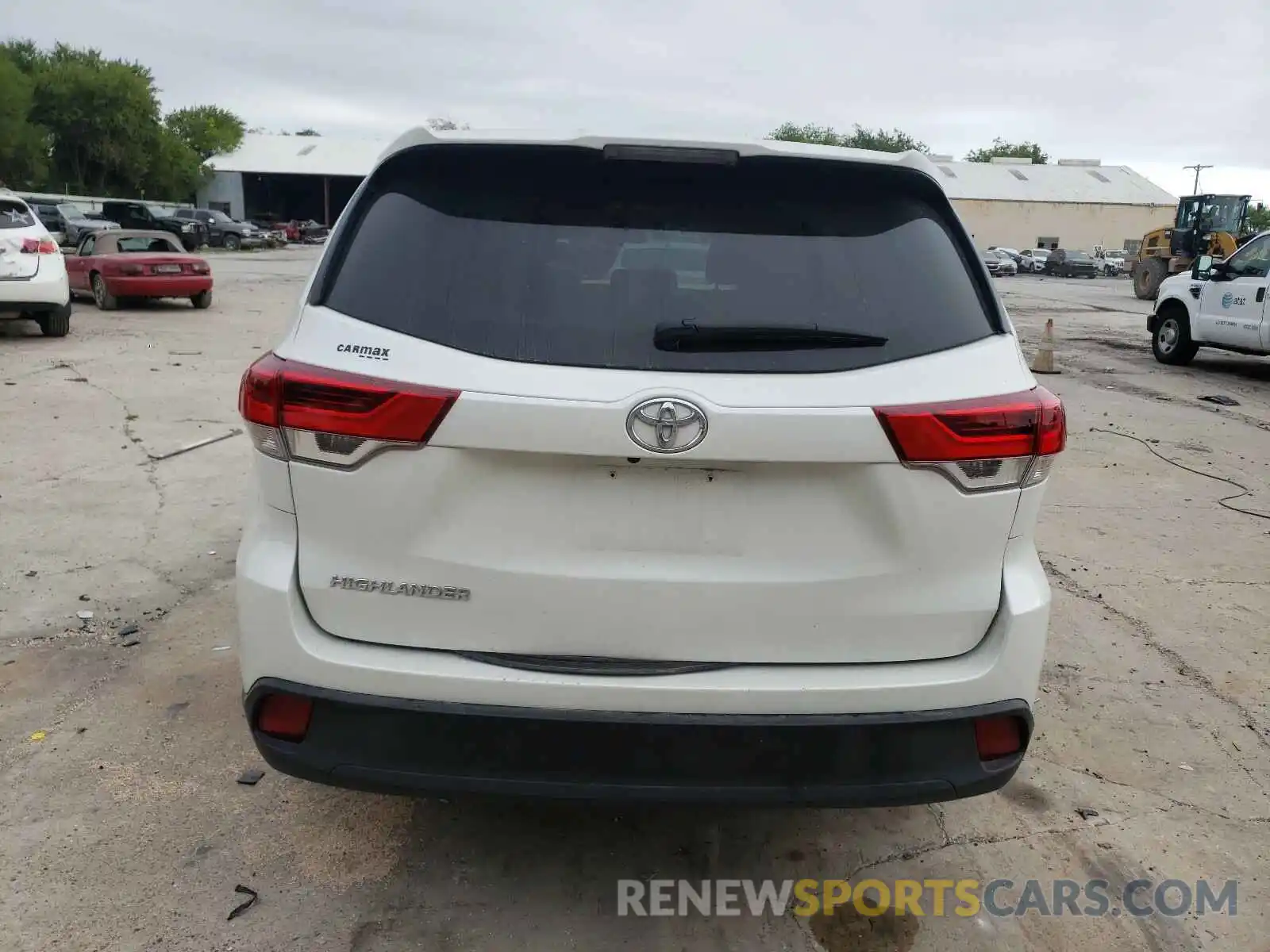 9 Photograph of a damaged car 5TDZZRFH7KS293474 TOYOTA HIGHLANDER 2019