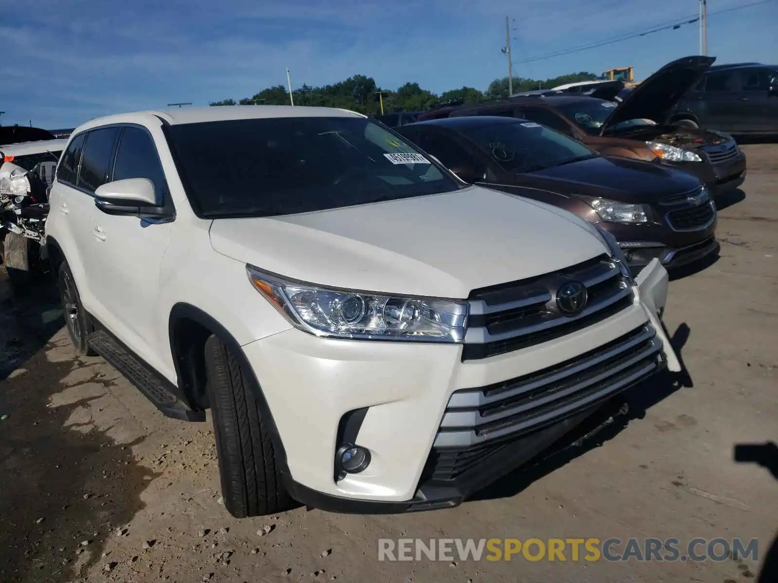 1 Photograph of a damaged car 5TDZZRFH7KS295516 TOYOTA HIGHLANDER 2019