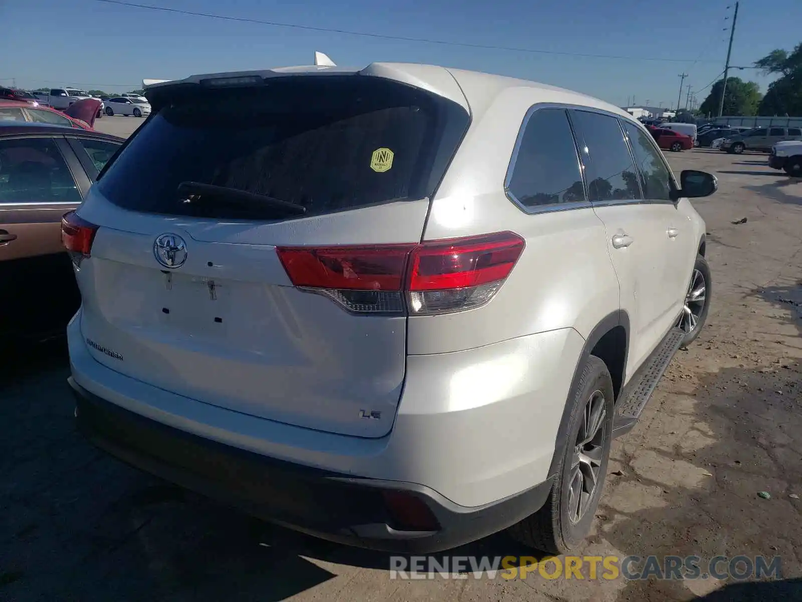 4 Photograph of a damaged car 5TDZZRFH7KS295516 TOYOTA HIGHLANDER 2019