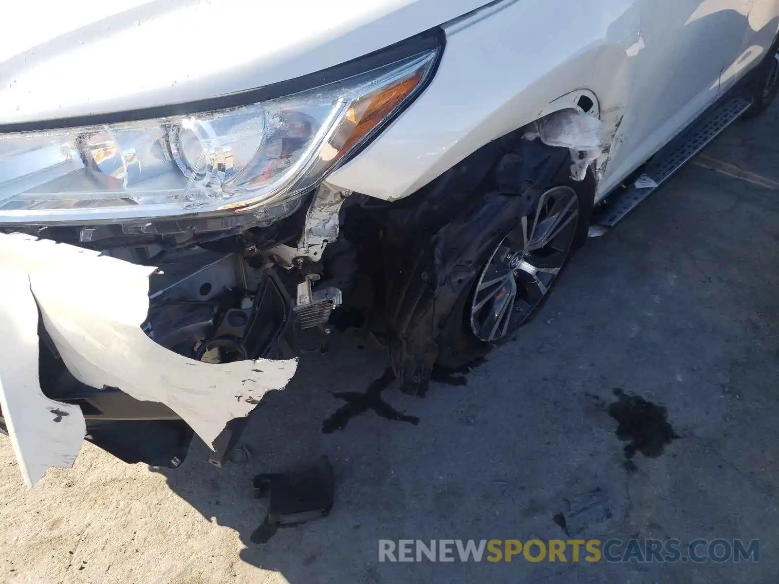 9 Photograph of a damaged car 5TDZZRFH7KS295516 TOYOTA HIGHLANDER 2019