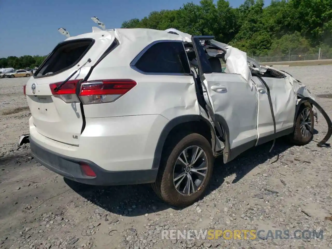 4 Photograph of a damaged car 5TDZZRFH7KS296715 TOYOTA HIGHLANDER 2019