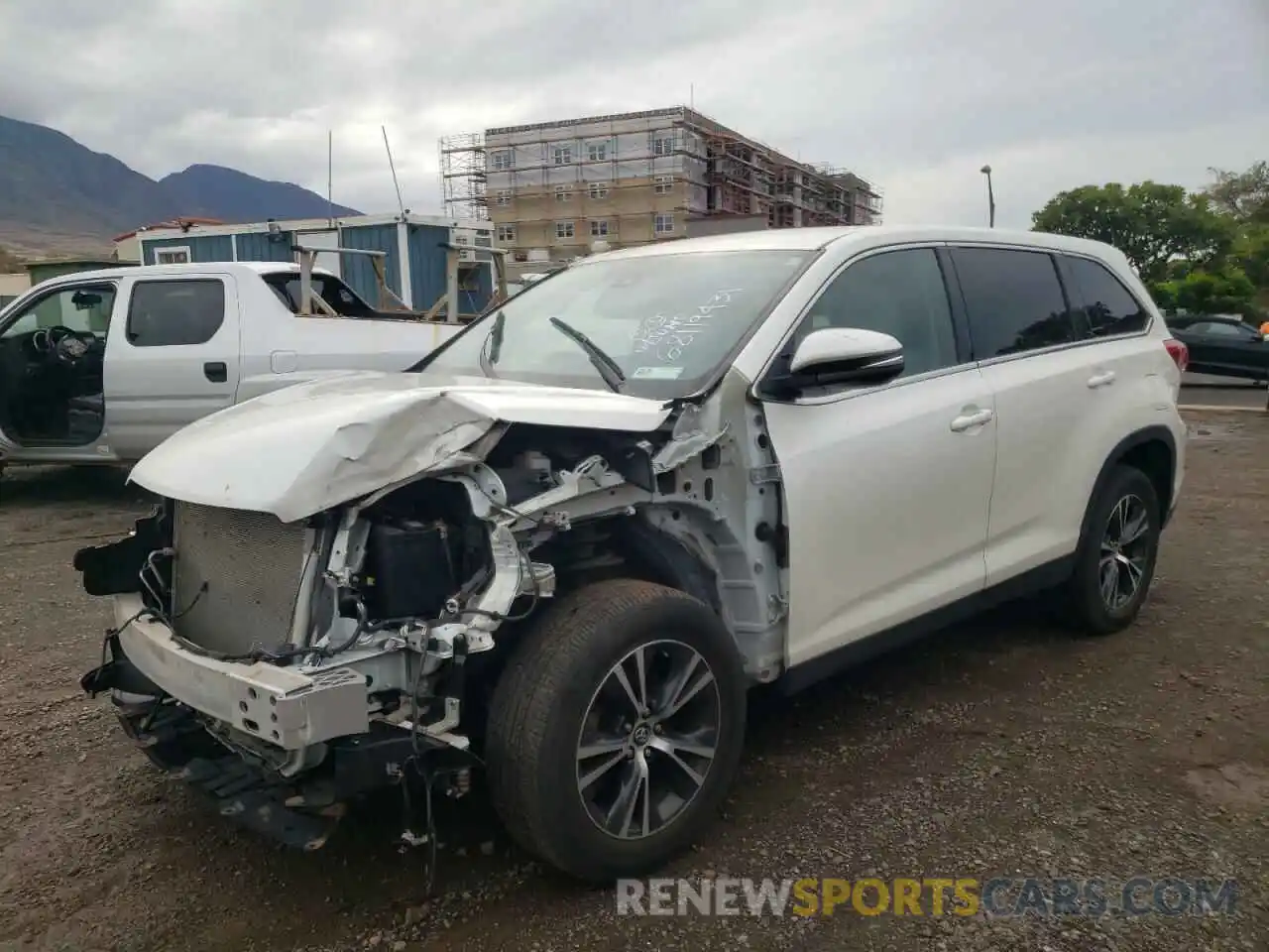 2 Photograph of a damaged car 5TDZZRFH7KS298092 TOYOTA HIGHLANDER 2019