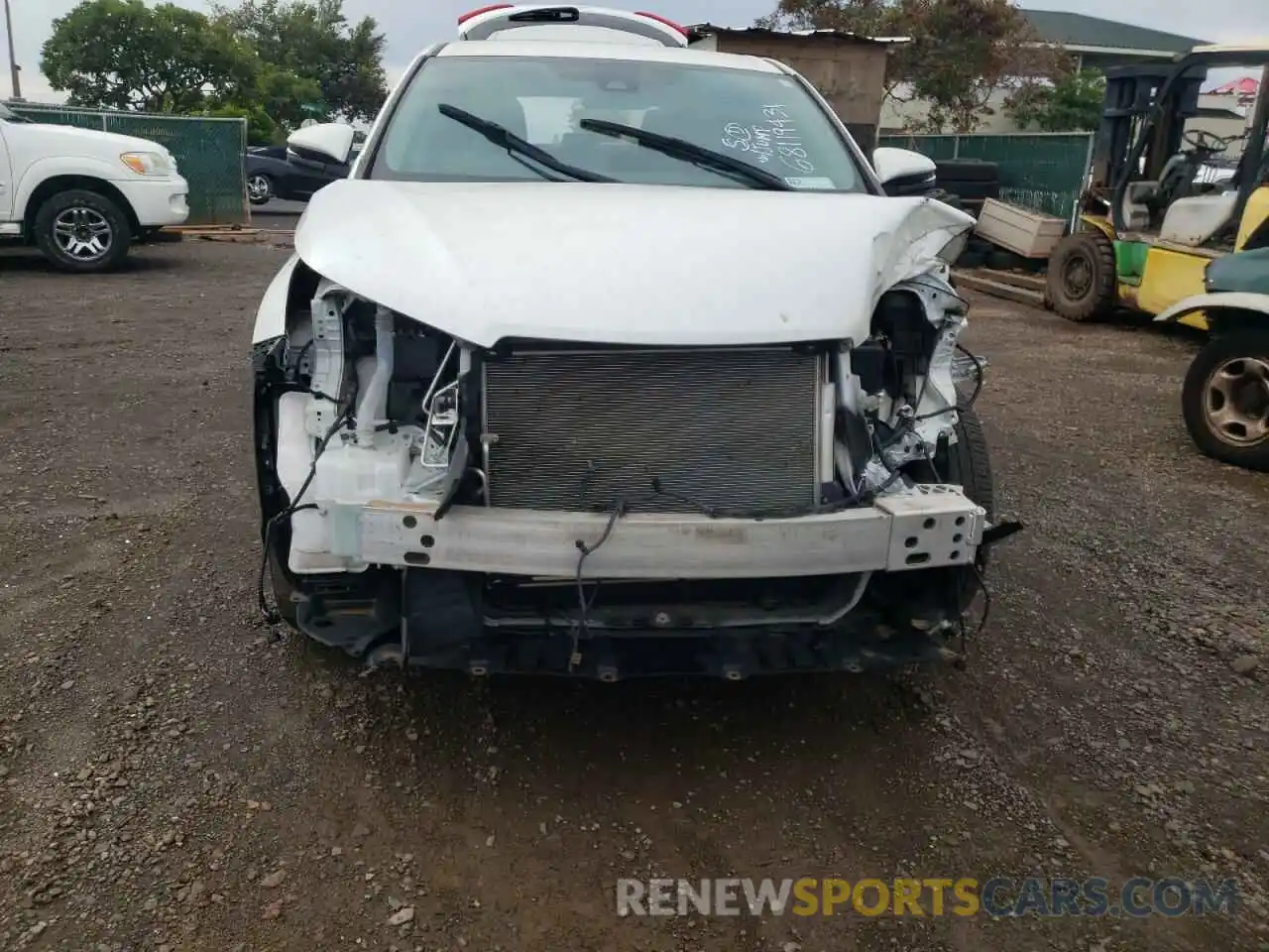 9 Photograph of a damaged car 5TDZZRFH7KS298092 TOYOTA HIGHLANDER 2019