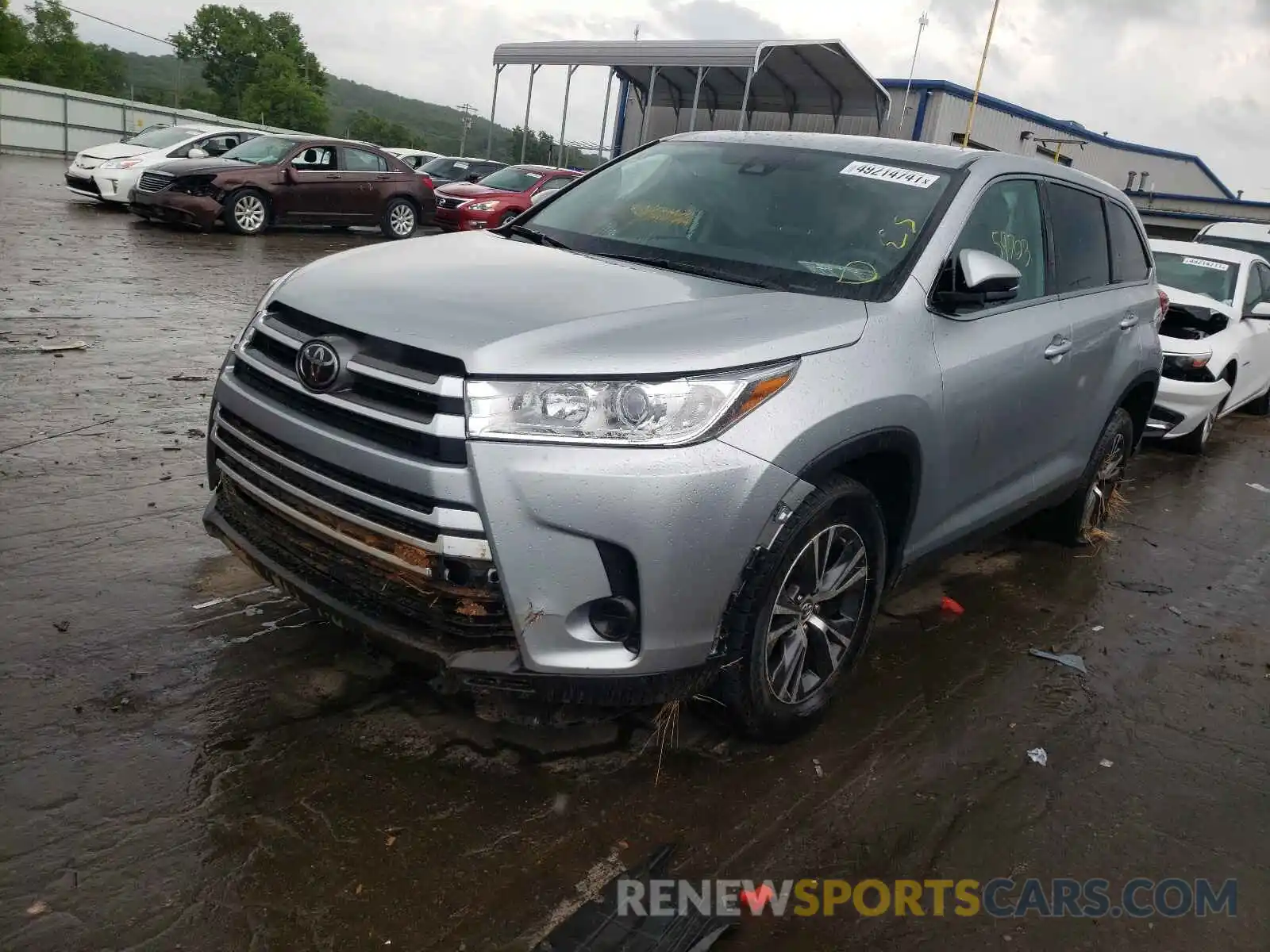 2 Photograph of a damaged car 5TDZZRFH7KS298285 TOYOTA HIGHLANDER 2019