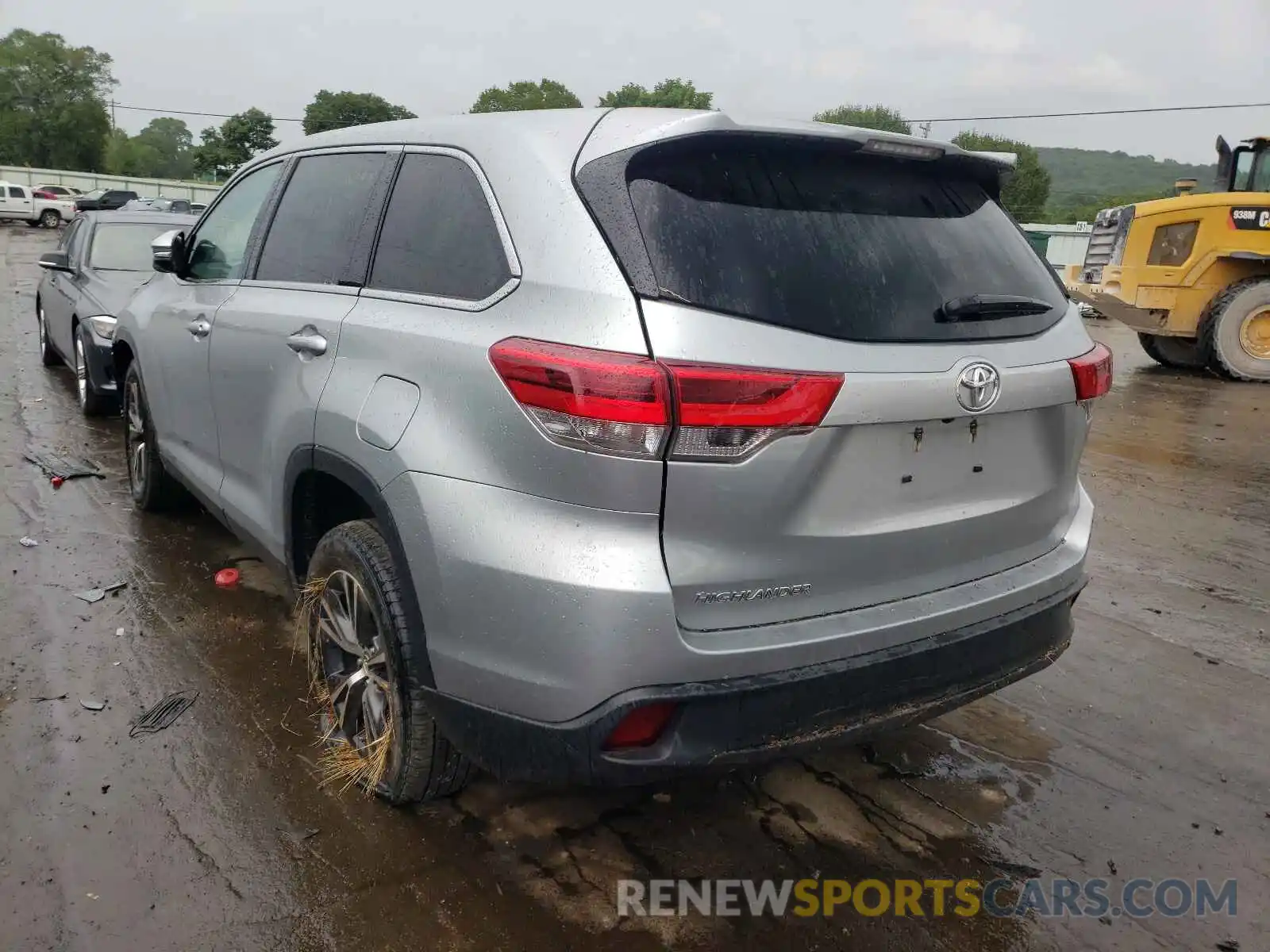 3 Photograph of a damaged car 5TDZZRFH7KS298285 TOYOTA HIGHLANDER 2019