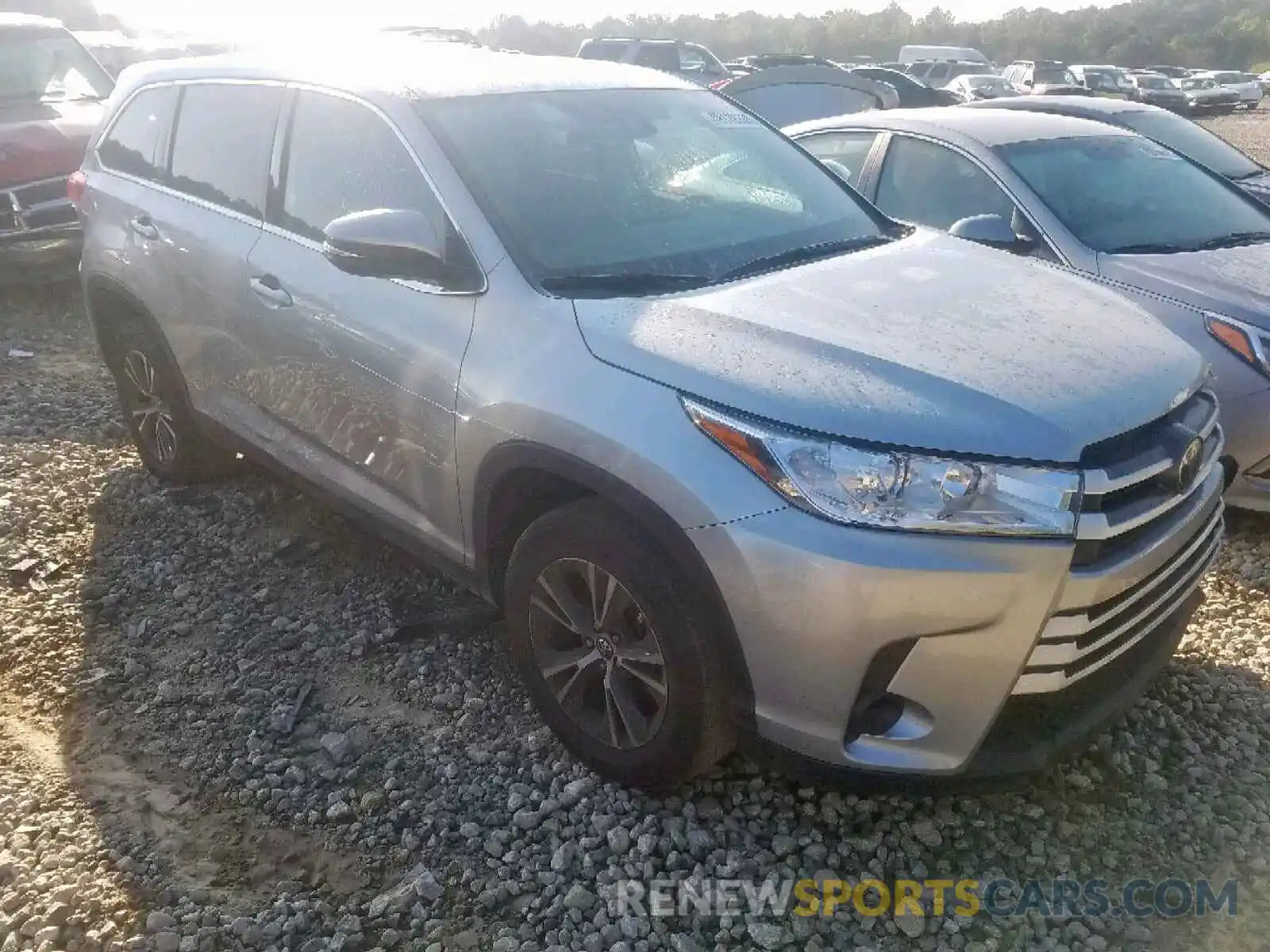 1 Photograph of a damaged car 5TDZZRFH7KS299310 TOYOTA HIGHLANDER 2019