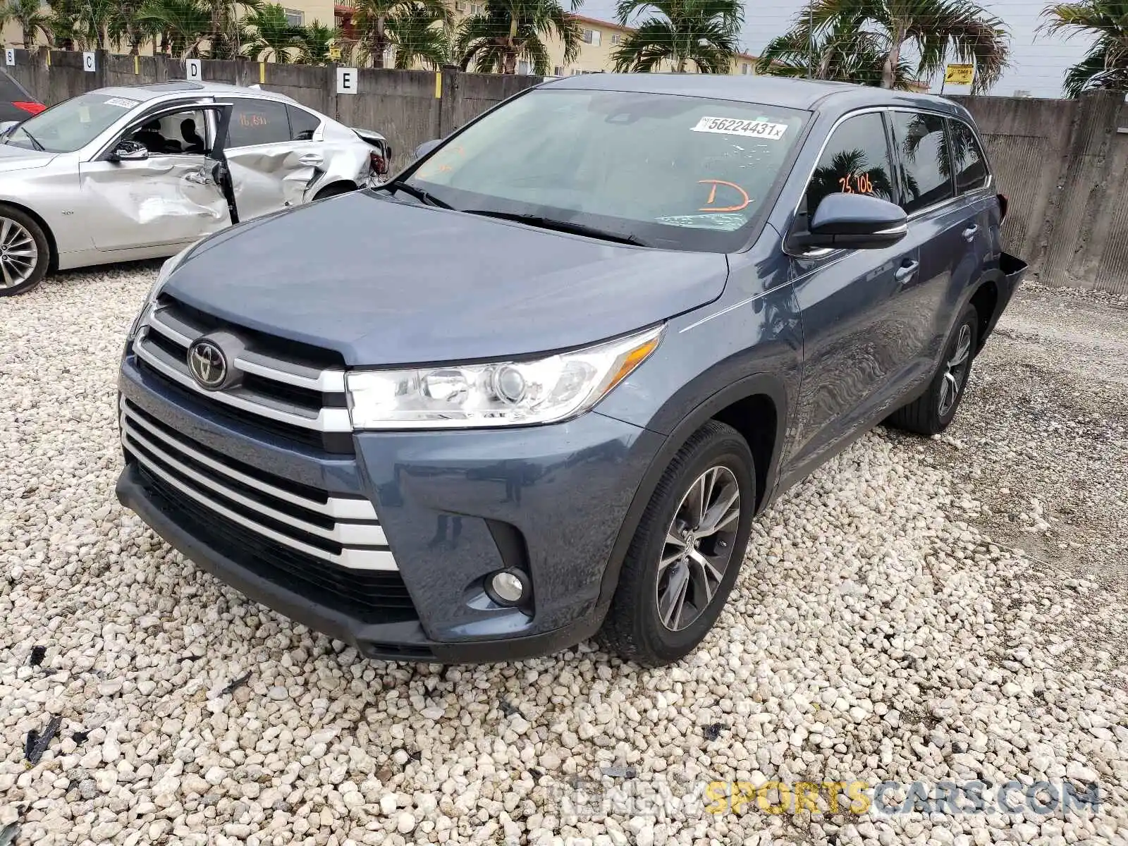 2 Photograph of a damaged car 5TDZZRFH7KS301119 TOYOTA HIGHLANDER 2019