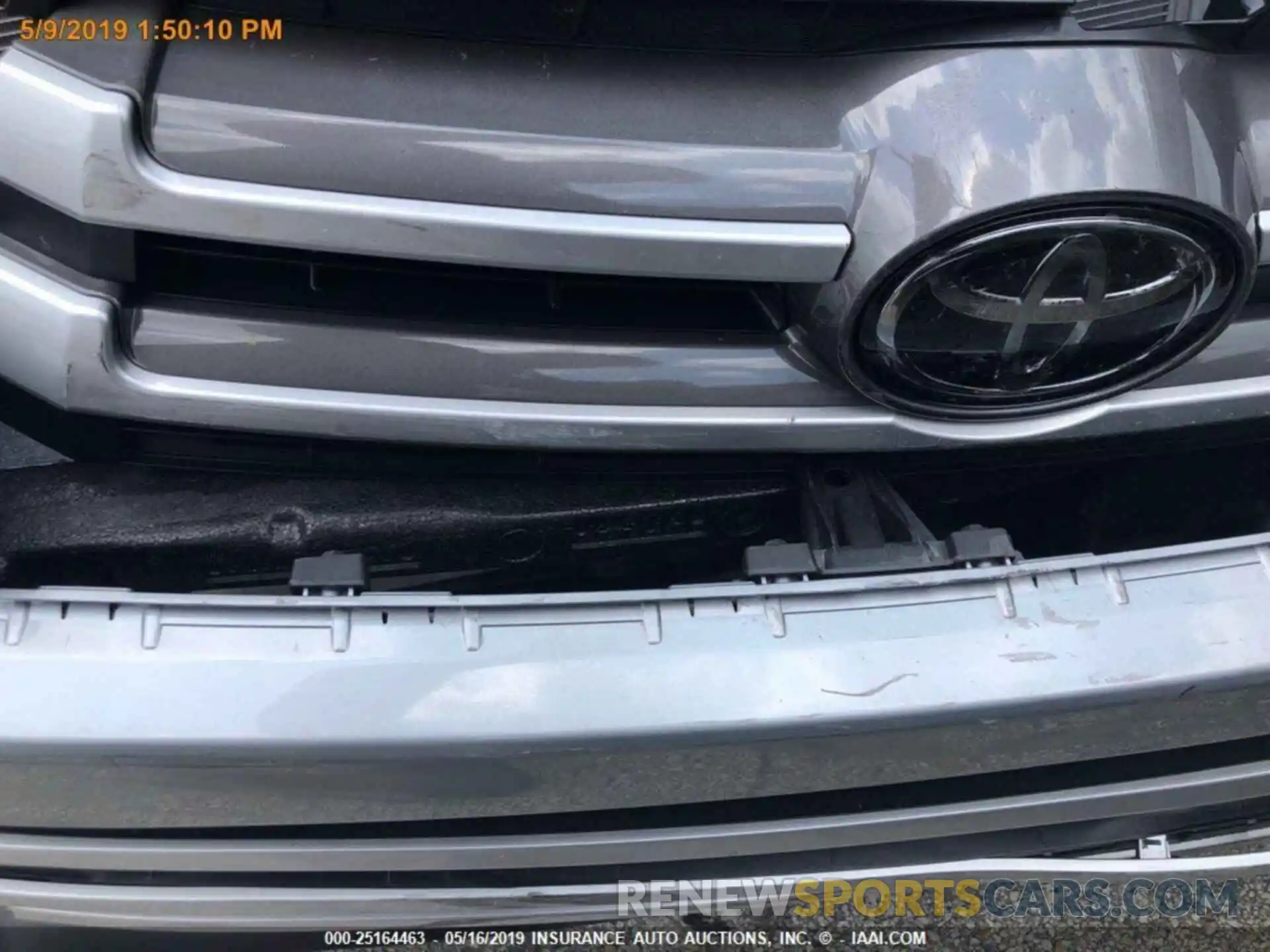 12 Photograph of a damaged car 5TDZZRFH7KS304392 TOYOTA HIGHLANDER 2019