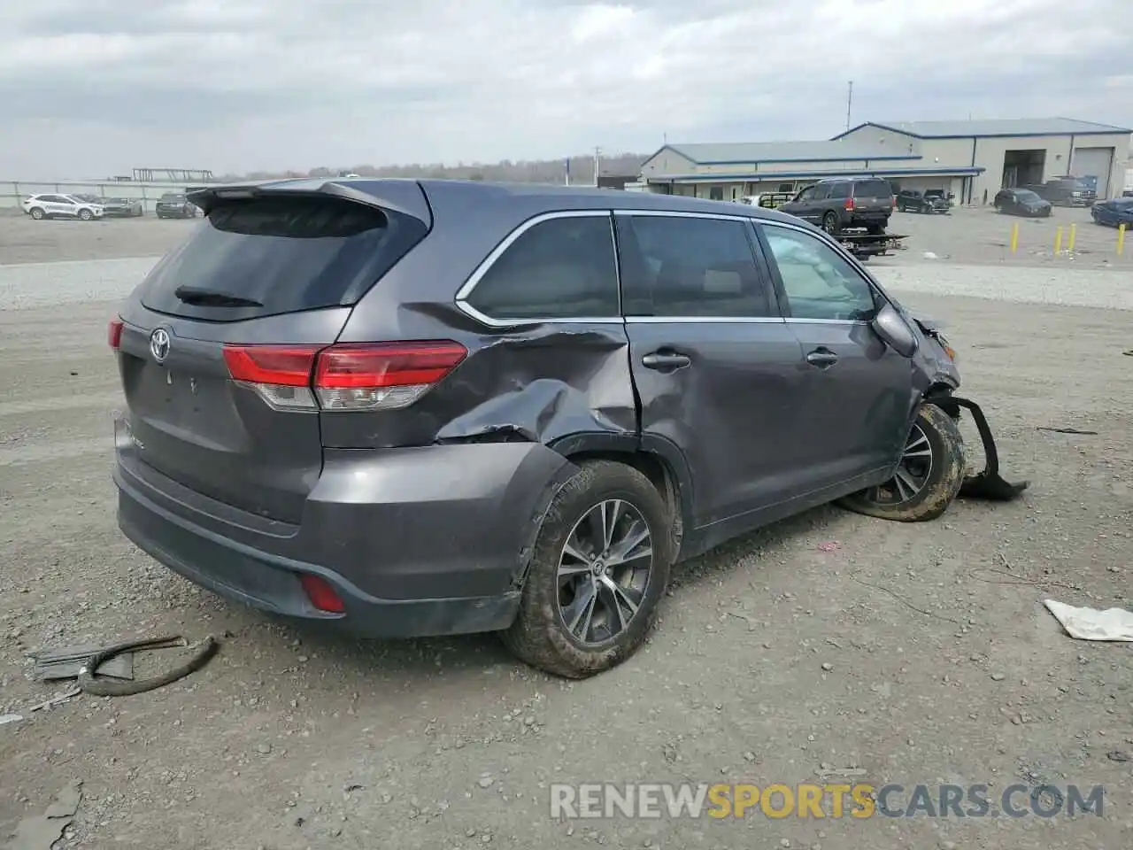 3 Photograph of a damaged car 5TDZZRFH7KS304831 TOYOTA HIGHLANDER 2019