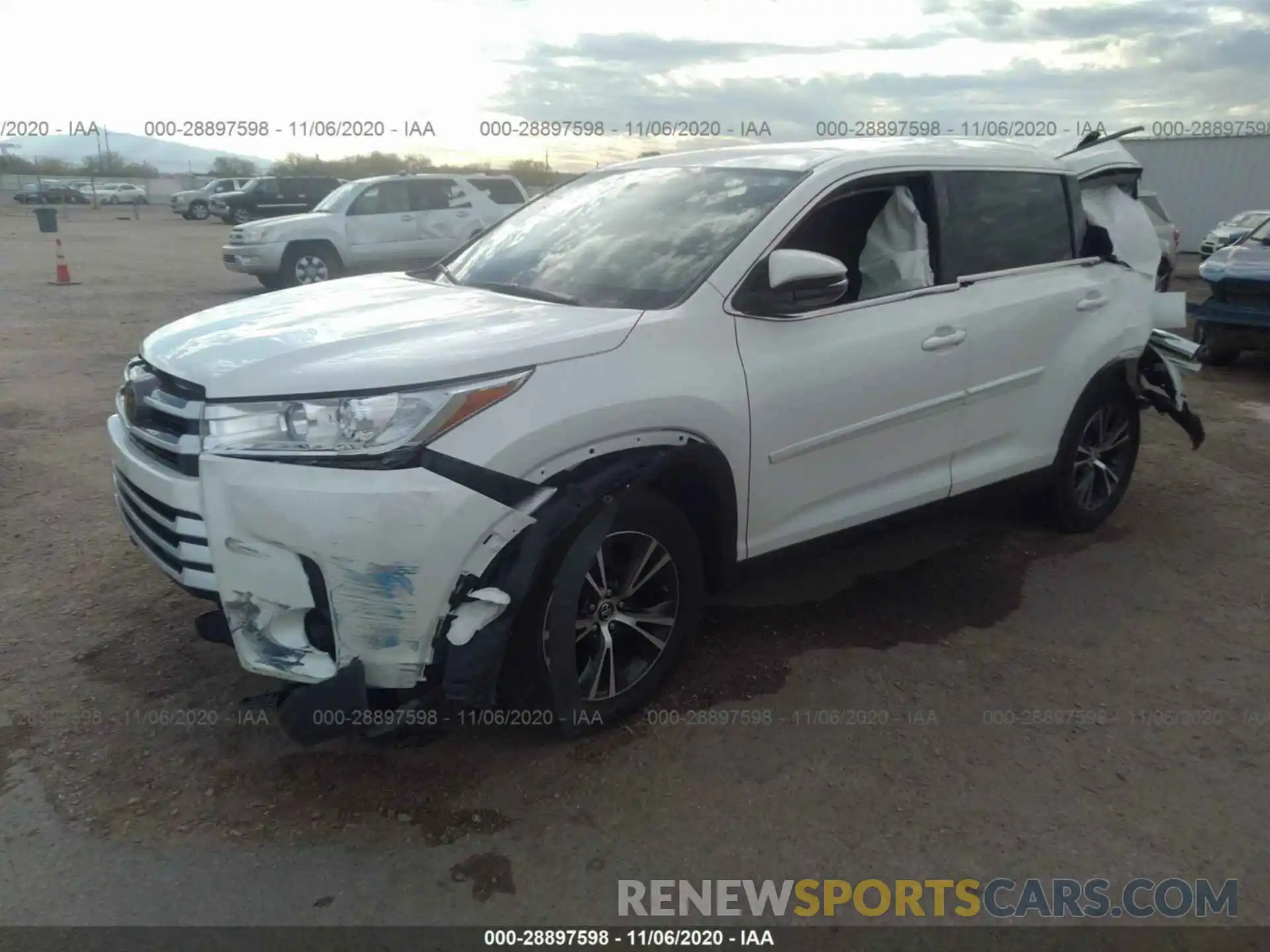 2 Photograph of a damaged car 5TDZZRFH7KS307700 TOYOTA HIGHLANDER 2019