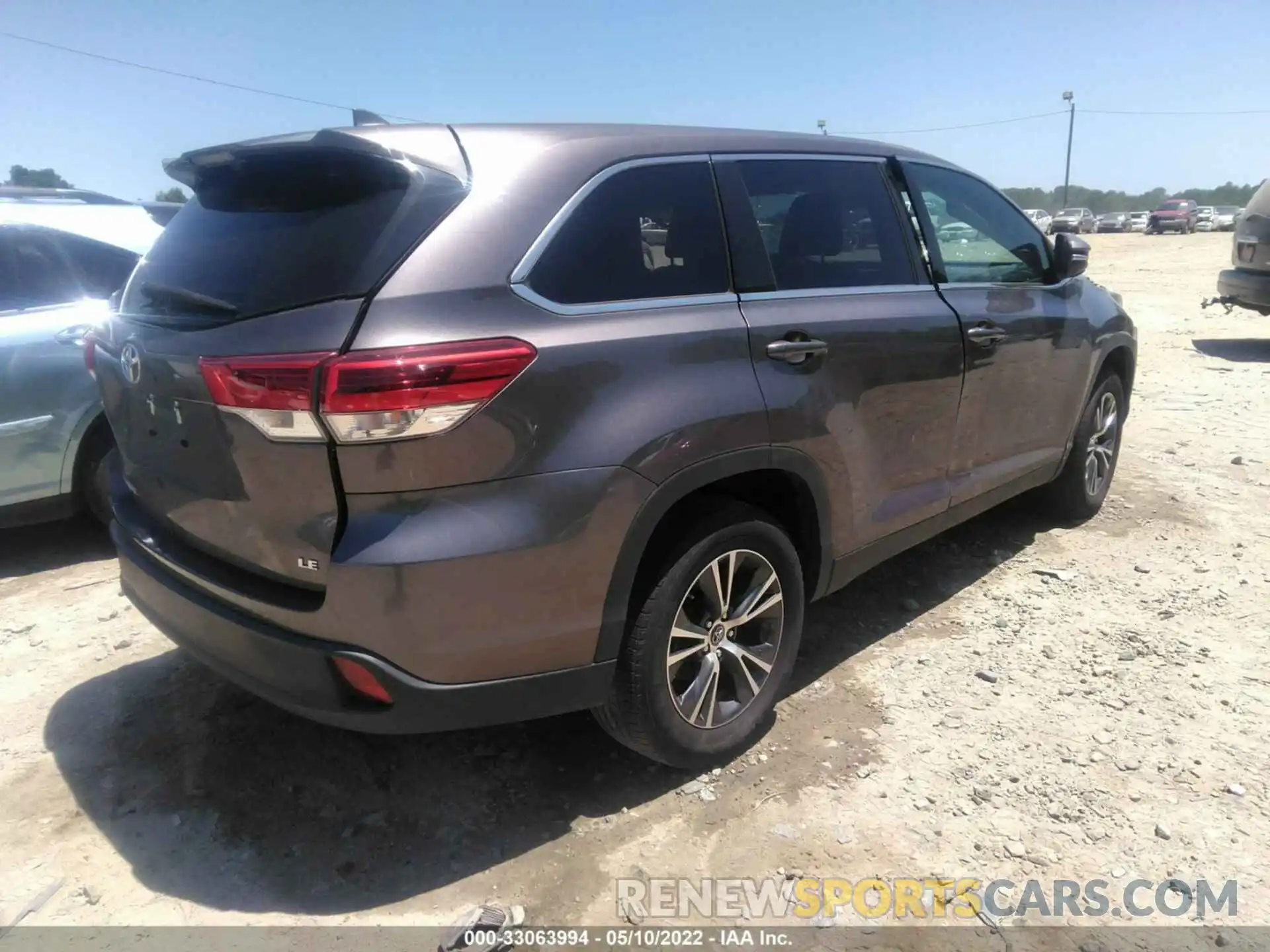 4 Photograph of a damaged car 5TDZZRFH7KS308474 TOYOTA HIGHLANDER 2019