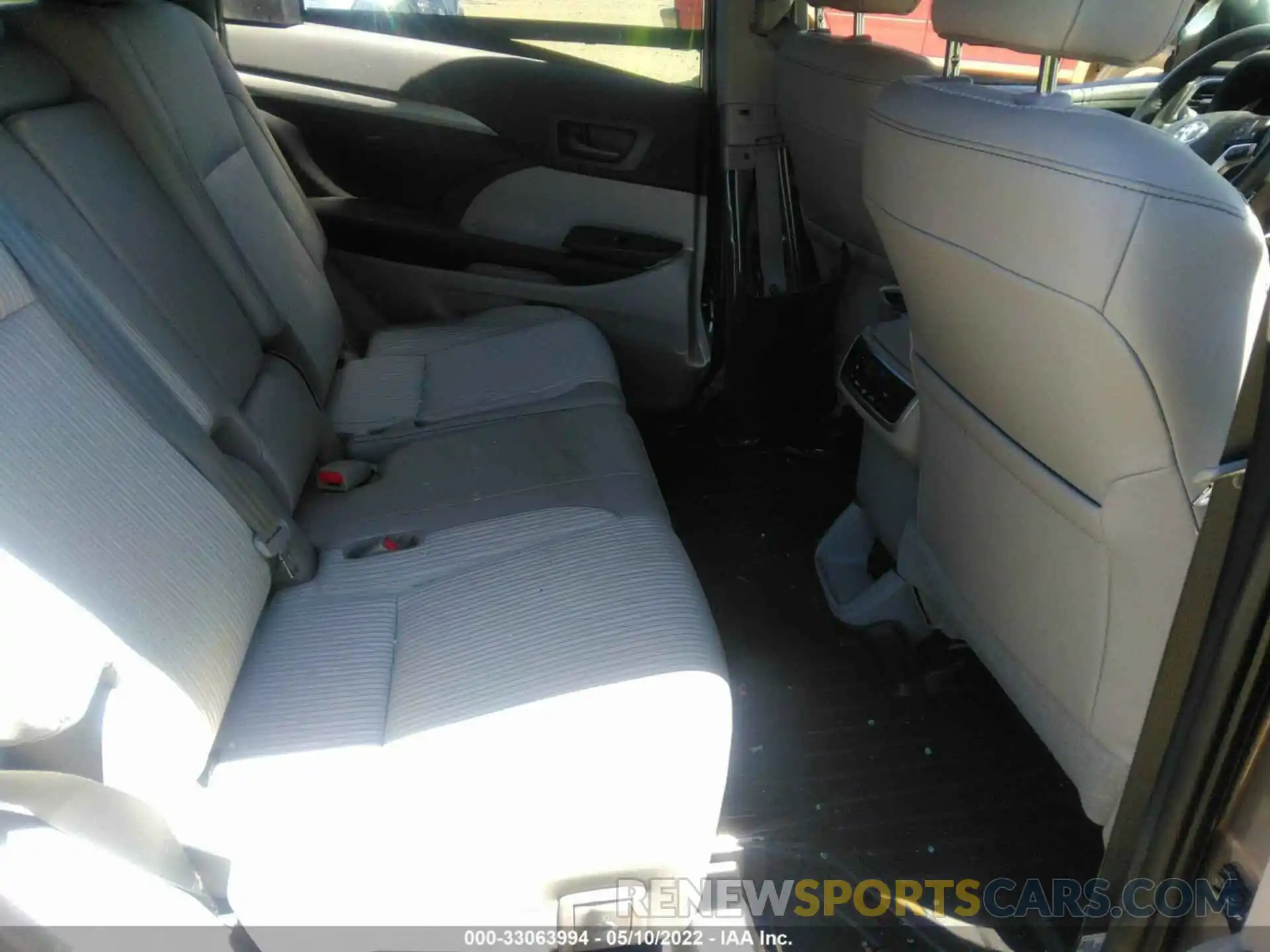 8 Photograph of a damaged car 5TDZZRFH7KS308474 TOYOTA HIGHLANDER 2019