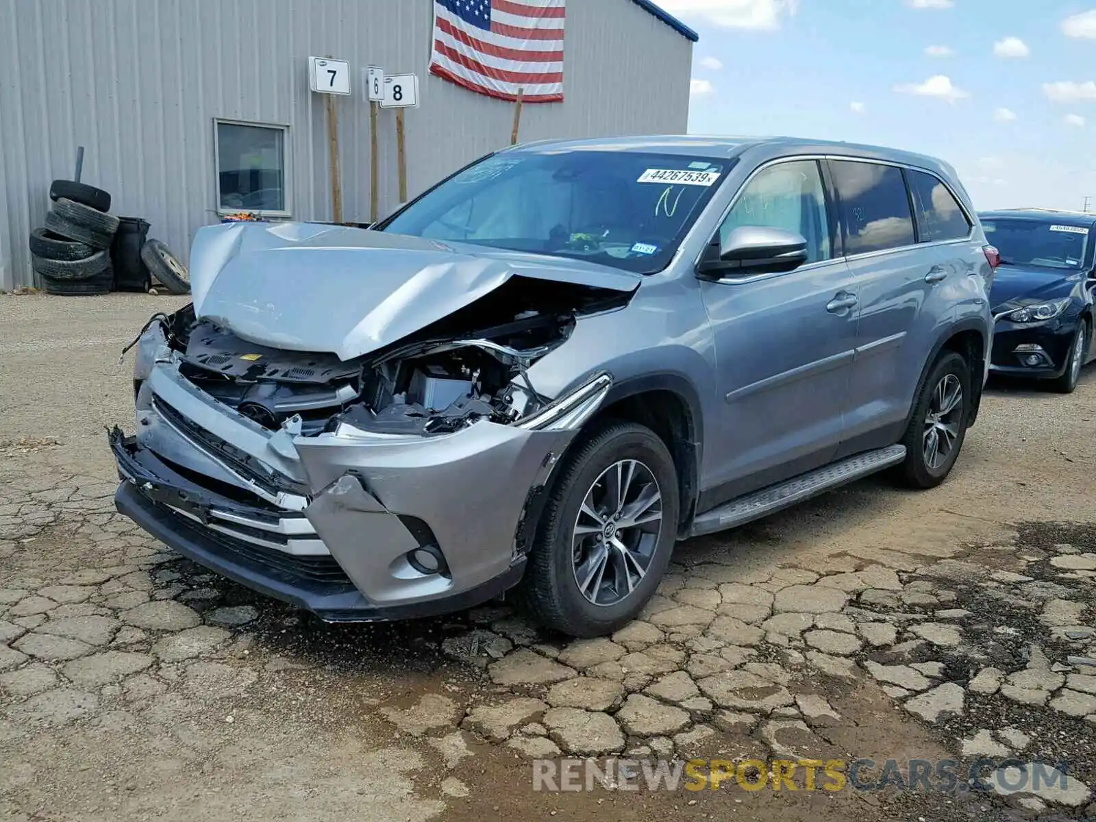 2 Photograph of a damaged car 5TDZZRFH7KS308524 TOYOTA HIGHLANDER 2019