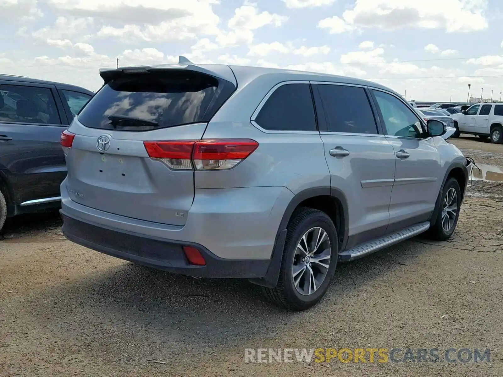 4 Photograph of a damaged car 5TDZZRFH7KS308524 TOYOTA HIGHLANDER 2019