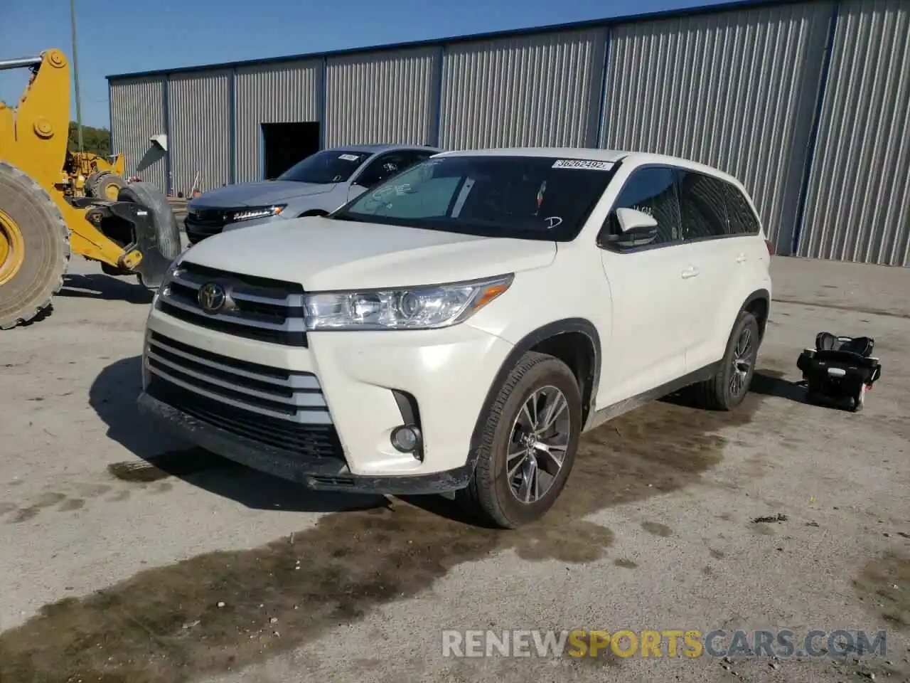 2 Photograph of a damaged car 5TDZZRFH7KS318857 TOYOTA HIGHLANDER 2019