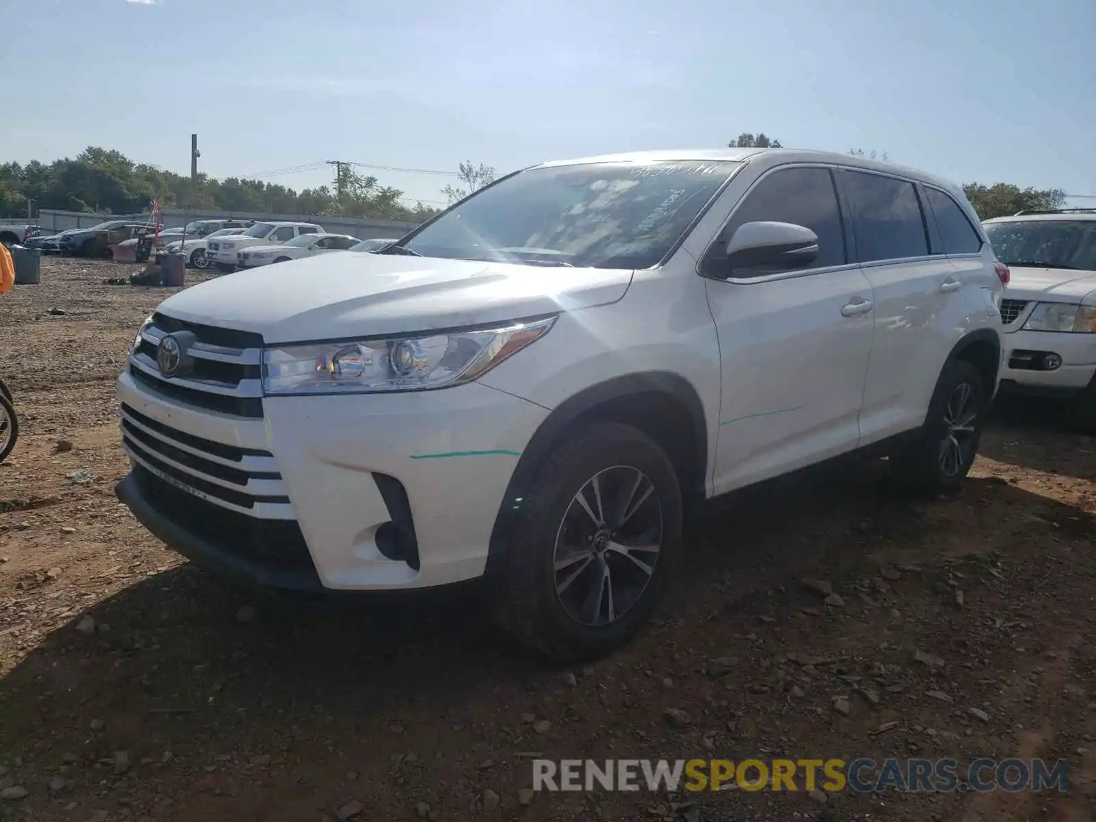 2 Photograph of a damaged car 5TDZZRFH7KS320723 TOYOTA HIGHLANDER 2019