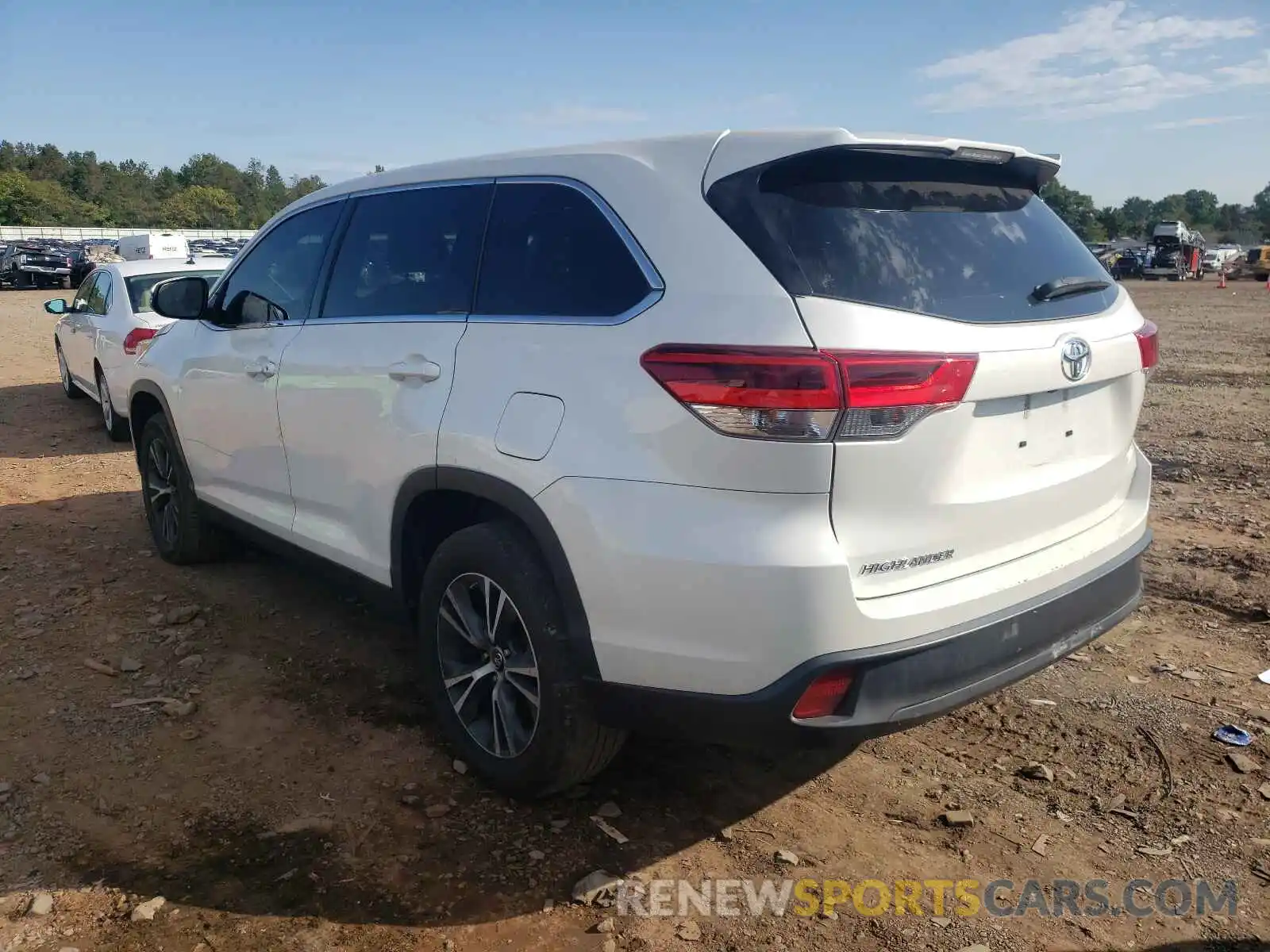 3 Photograph of a damaged car 5TDZZRFH7KS320723 TOYOTA HIGHLANDER 2019