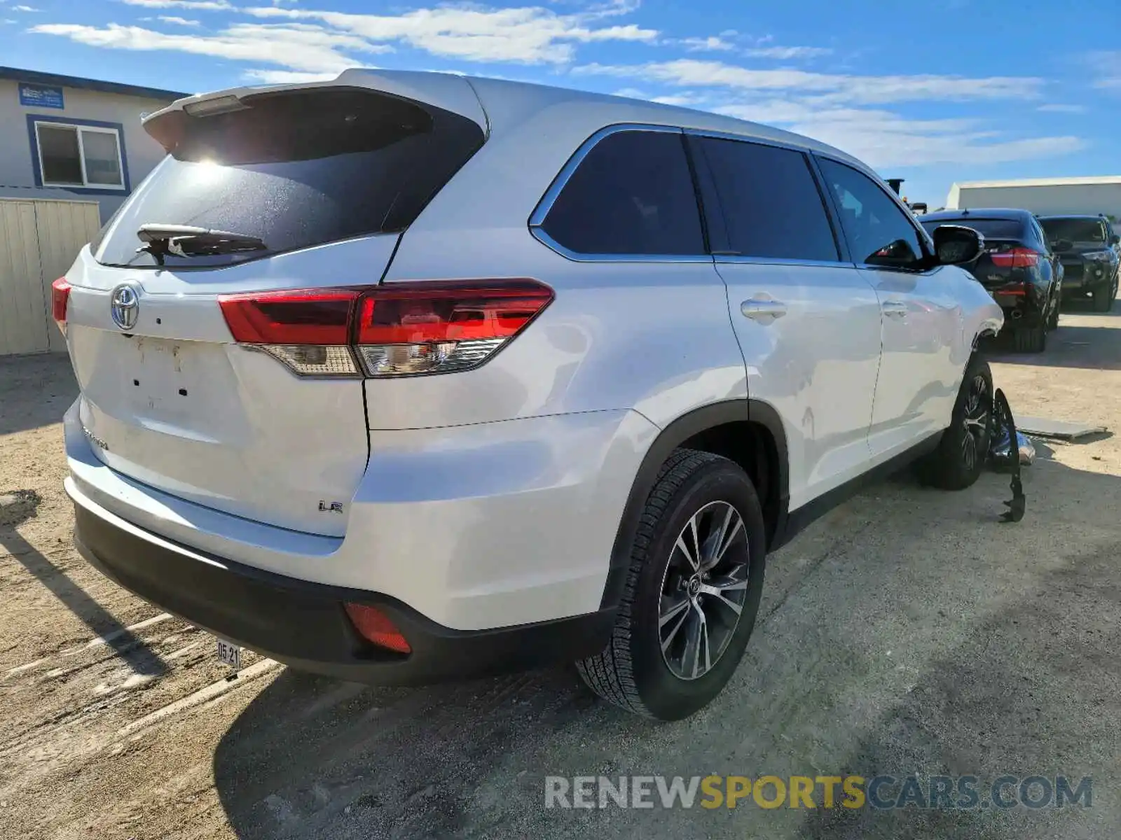 4 Фотография поврежденного автомобиля 5TDZZRFH7KS322794 TOYOTA HIGHLANDER 2019