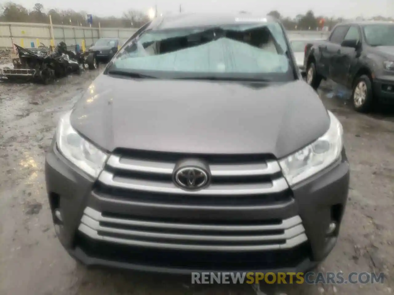 10 Photograph of a damaged car 5TDZZRFH7KS326103 TOYOTA HIGHLANDER 2019