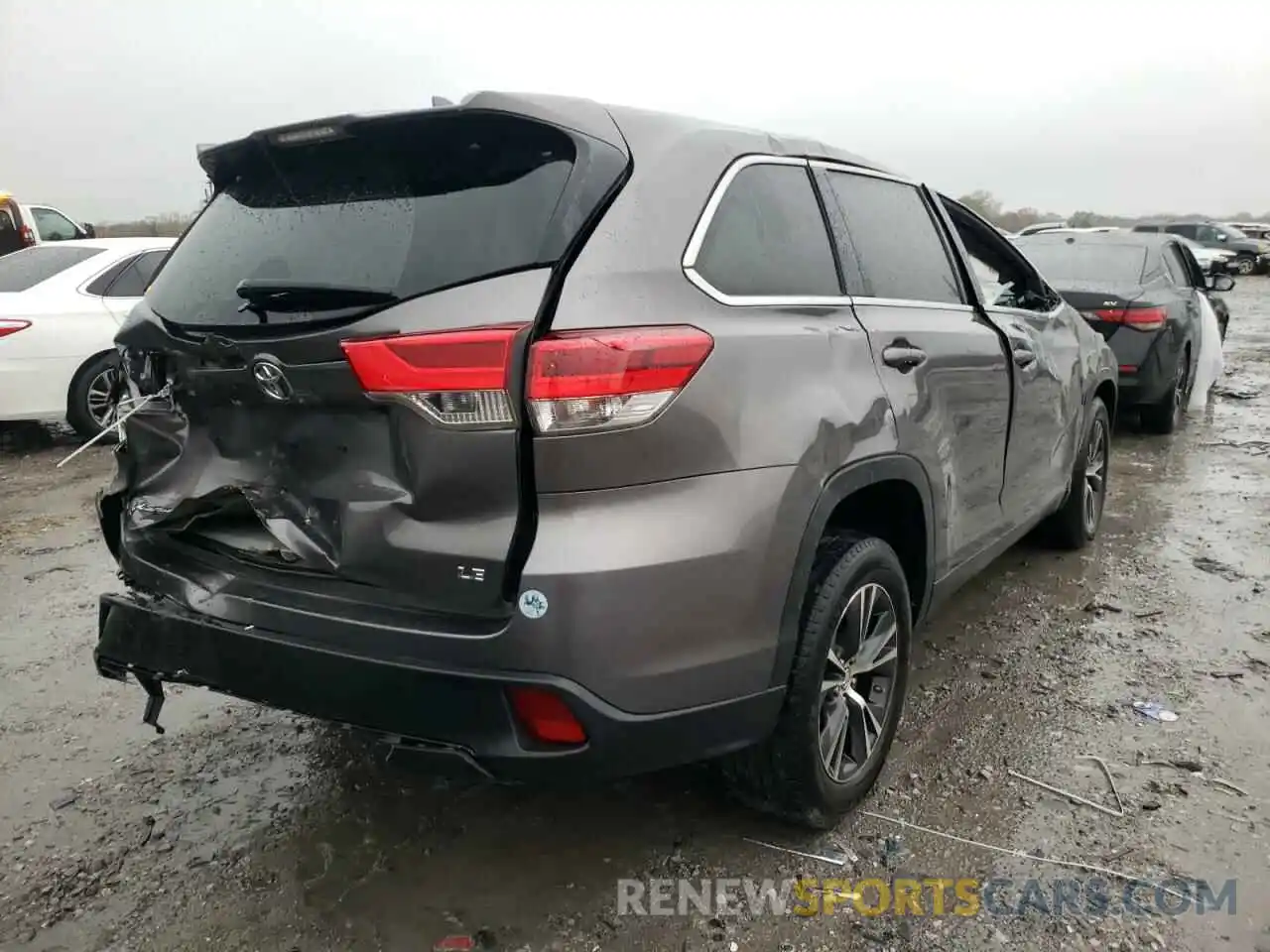 4 Photograph of a damaged car 5TDZZRFH7KS326103 TOYOTA HIGHLANDER 2019