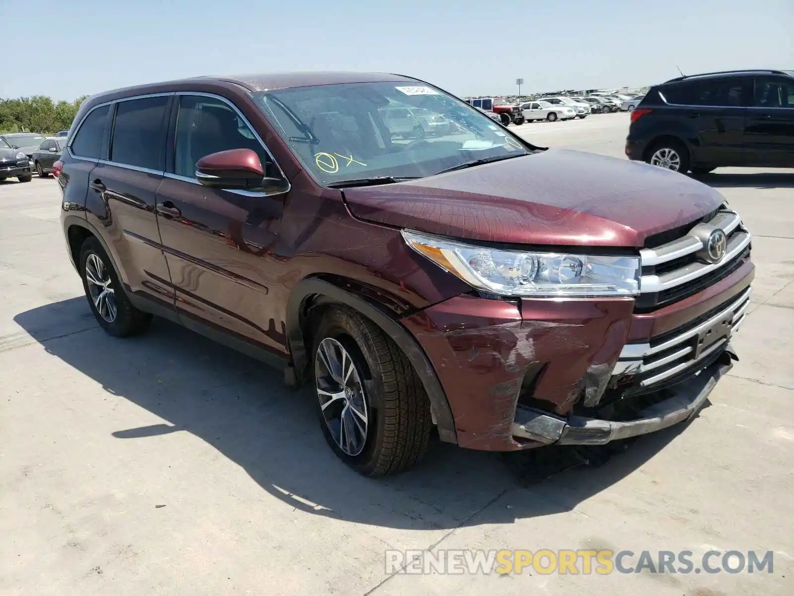 1 Photograph of a damaged car 5TDZZRFH7KS334671 TOYOTA HIGHLANDER 2019