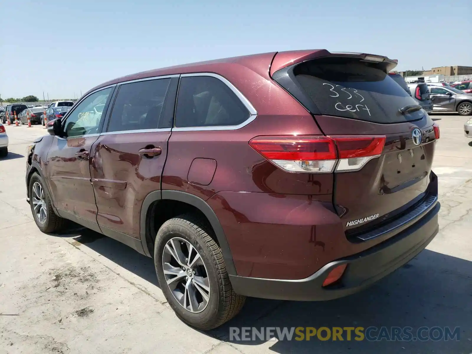 3 Photograph of a damaged car 5TDZZRFH7KS334671 TOYOTA HIGHLANDER 2019