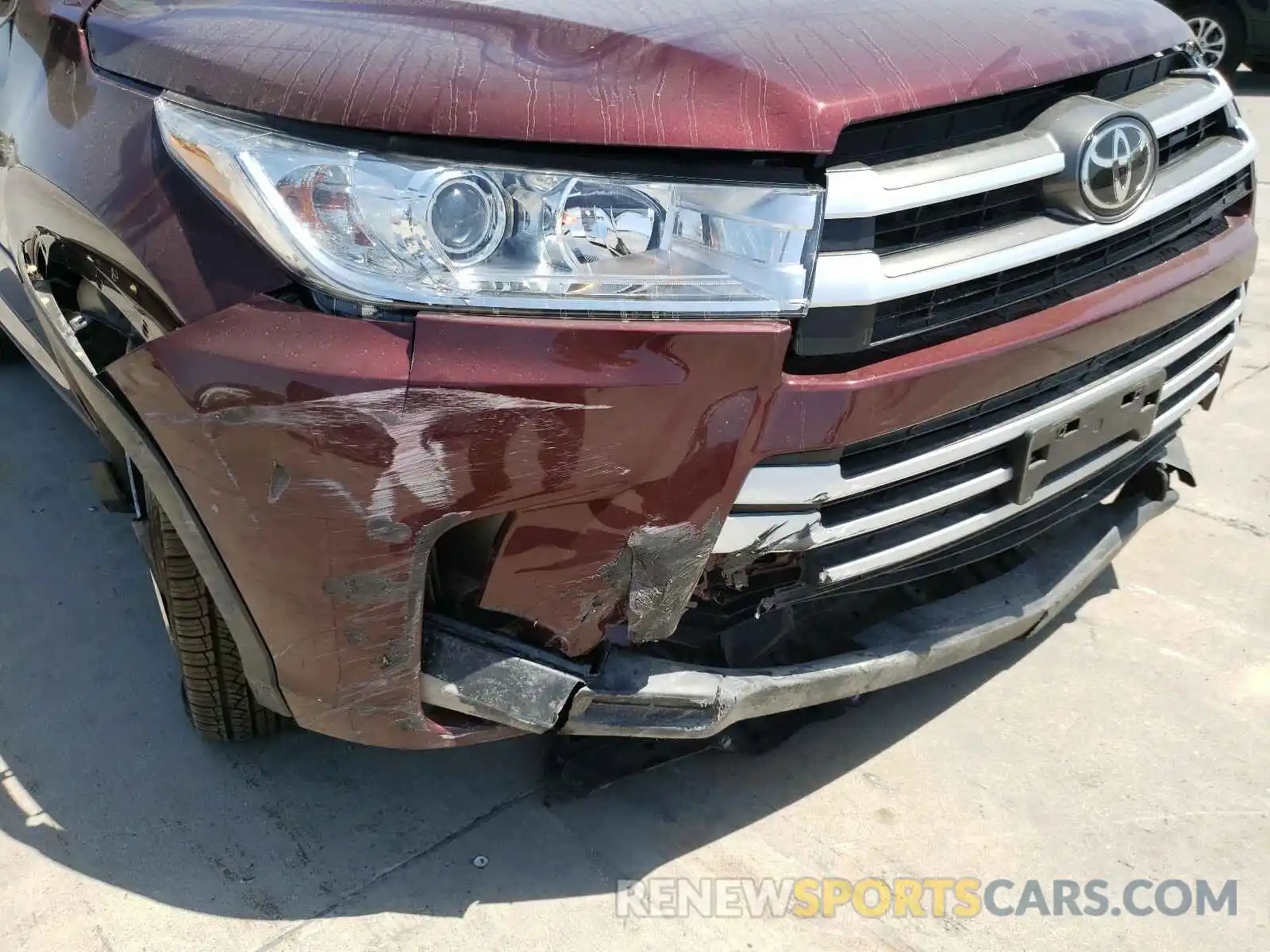 9 Photograph of a damaged car 5TDZZRFH7KS334671 TOYOTA HIGHLANDER 2019