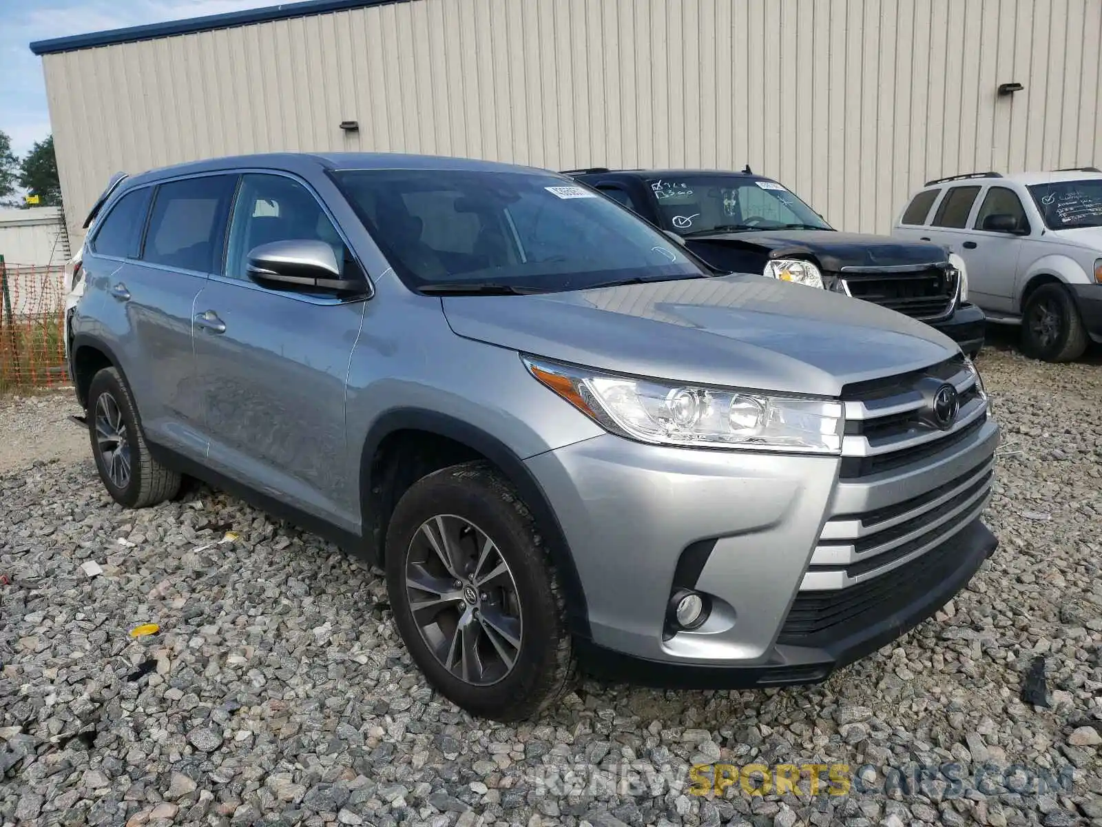 1 Photograph of a damaged car 5TDZZRFH7KS335786 TOYOTA HIGHLANDER 2019