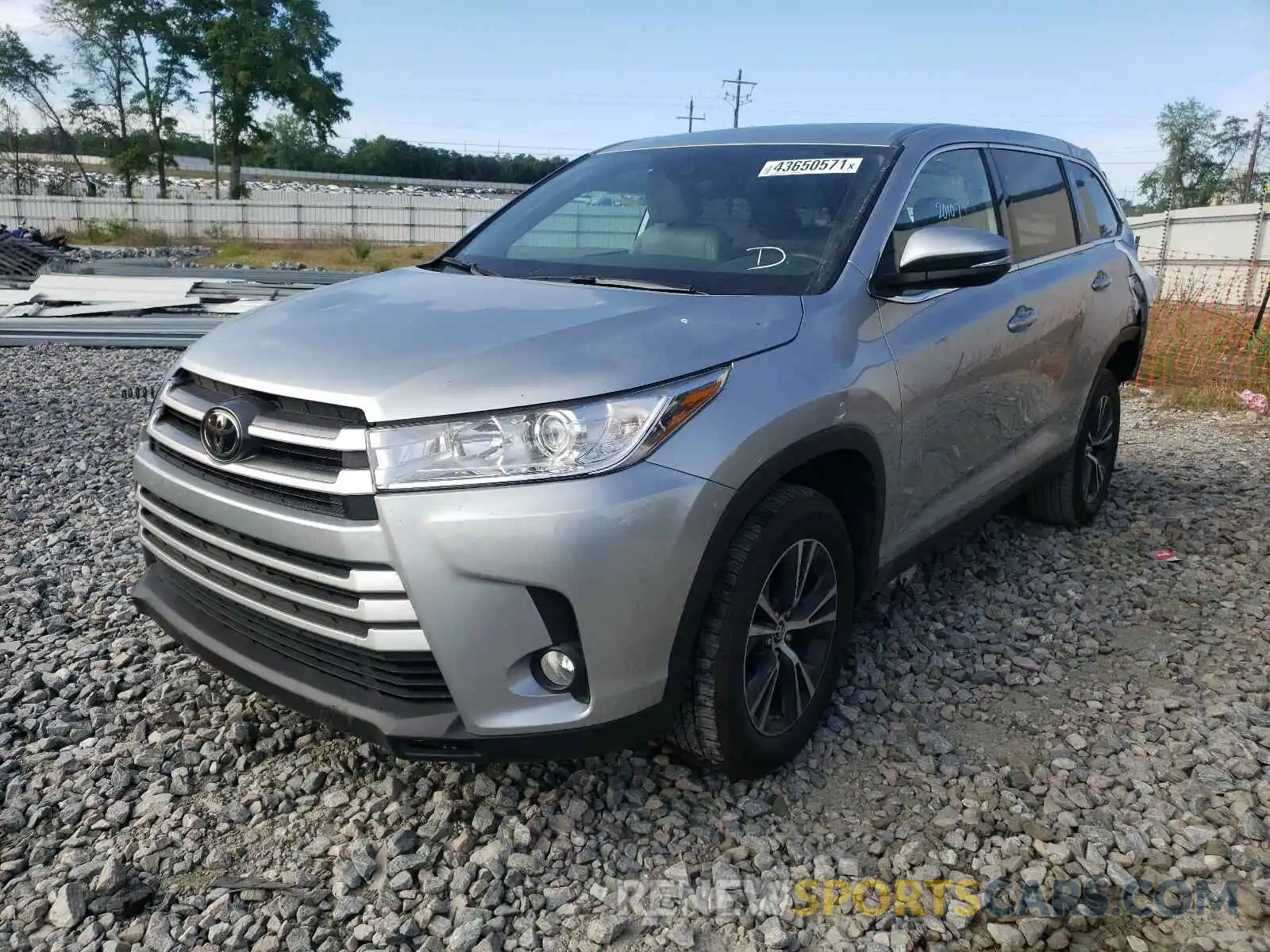 2 Photograph of a damaged car 5TDZZRFH7KS335786 TOYOTA HIGHLANDER 2019