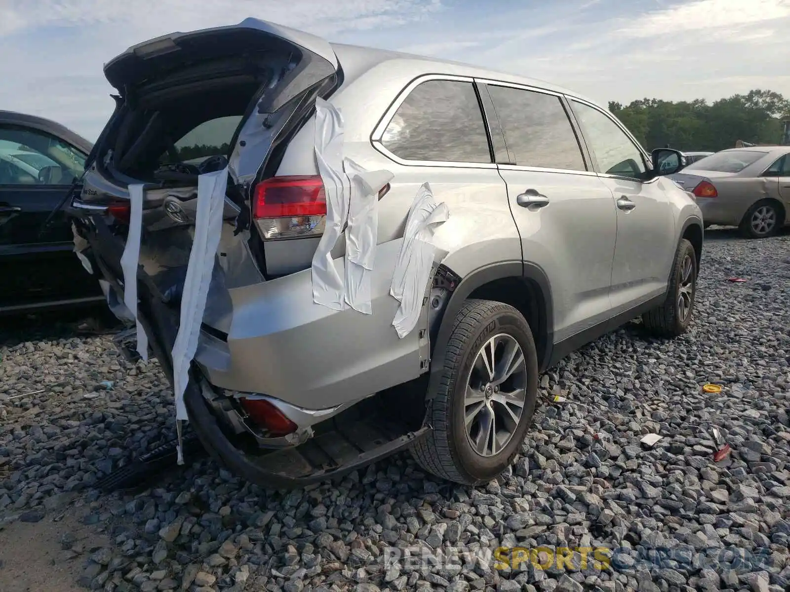 4 Фотография поврежденного автомобиля 5TDZZRFH7KS335786 TOYOTA HIGHLANDER 2019