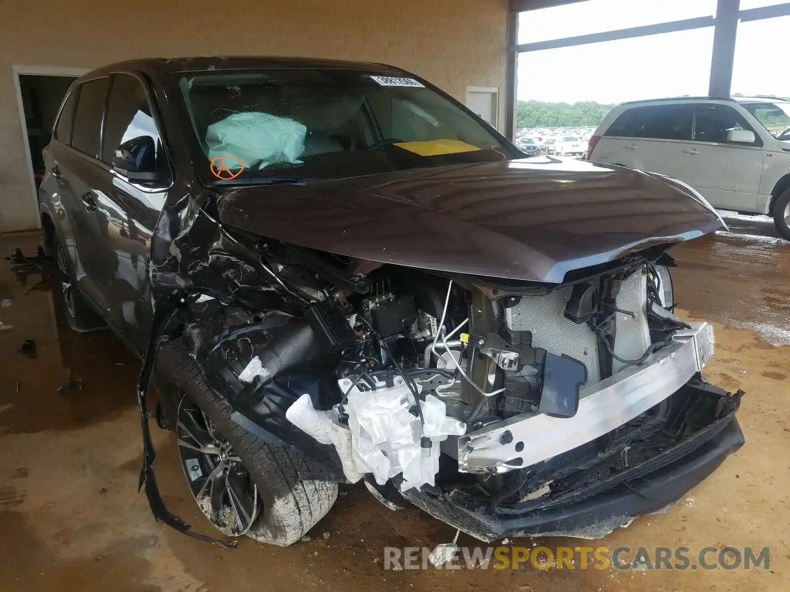 1 Photograph of a damaged car 5TDZZRFH7KS345153 TOYOTA HIGHLANDER 2019