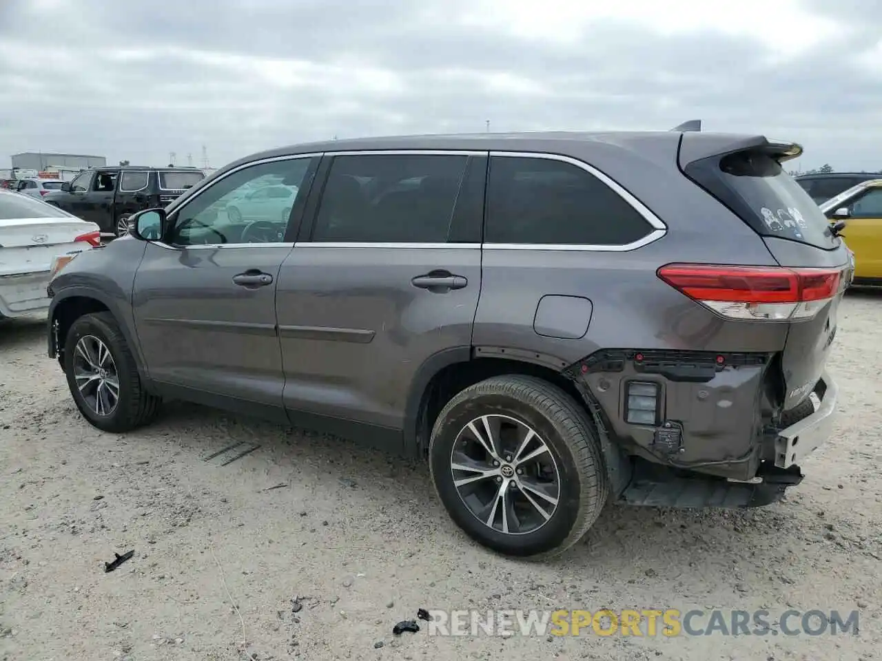 2 Photograph of a damaged car 5TDZZRFH7KS345783 TOYOTA HIGHLANDER 2019