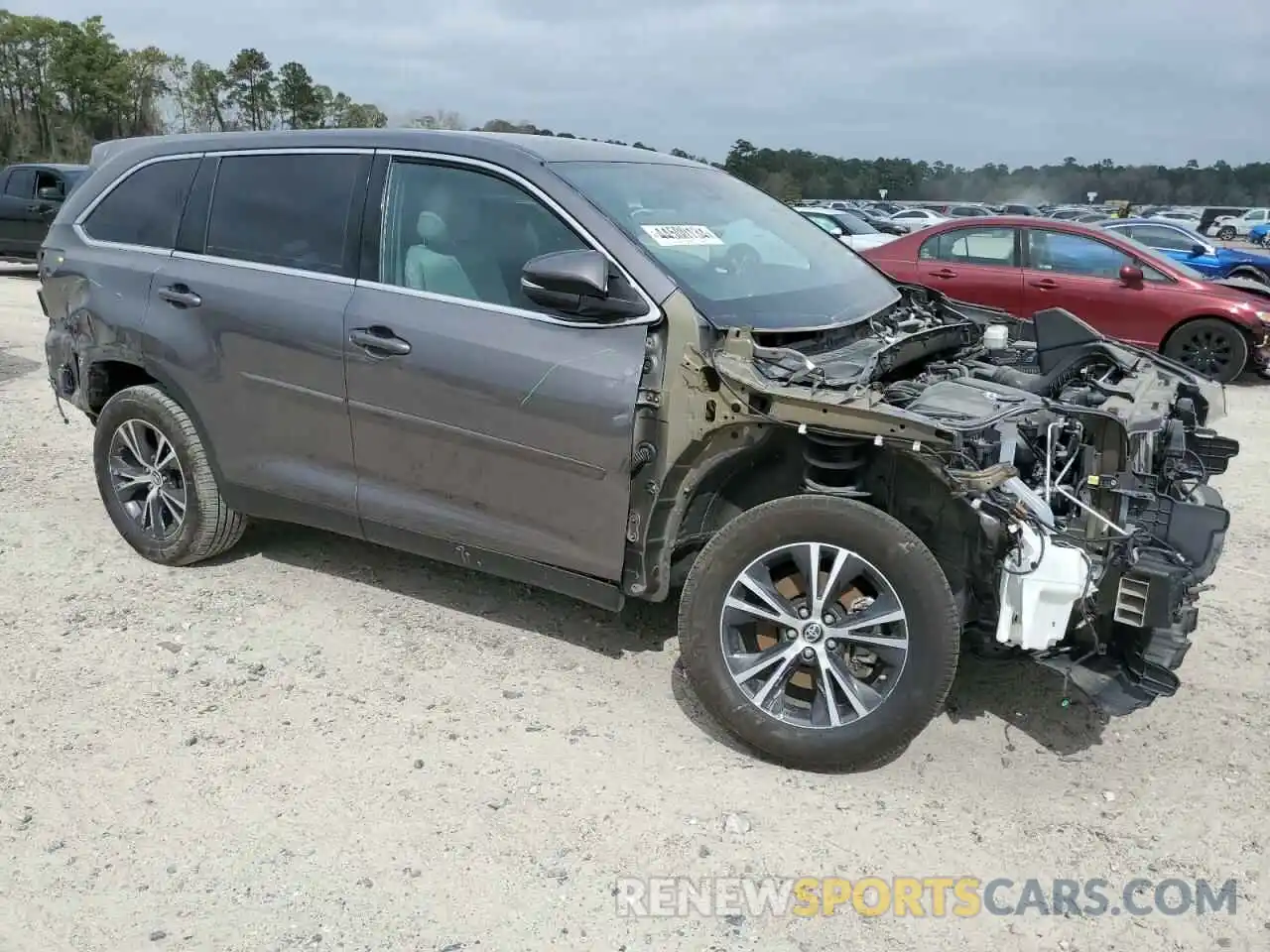 4 Photograph of a damaged car 5TDZZRFH7KS345783 TOYOTA HIGHLANDER 2019