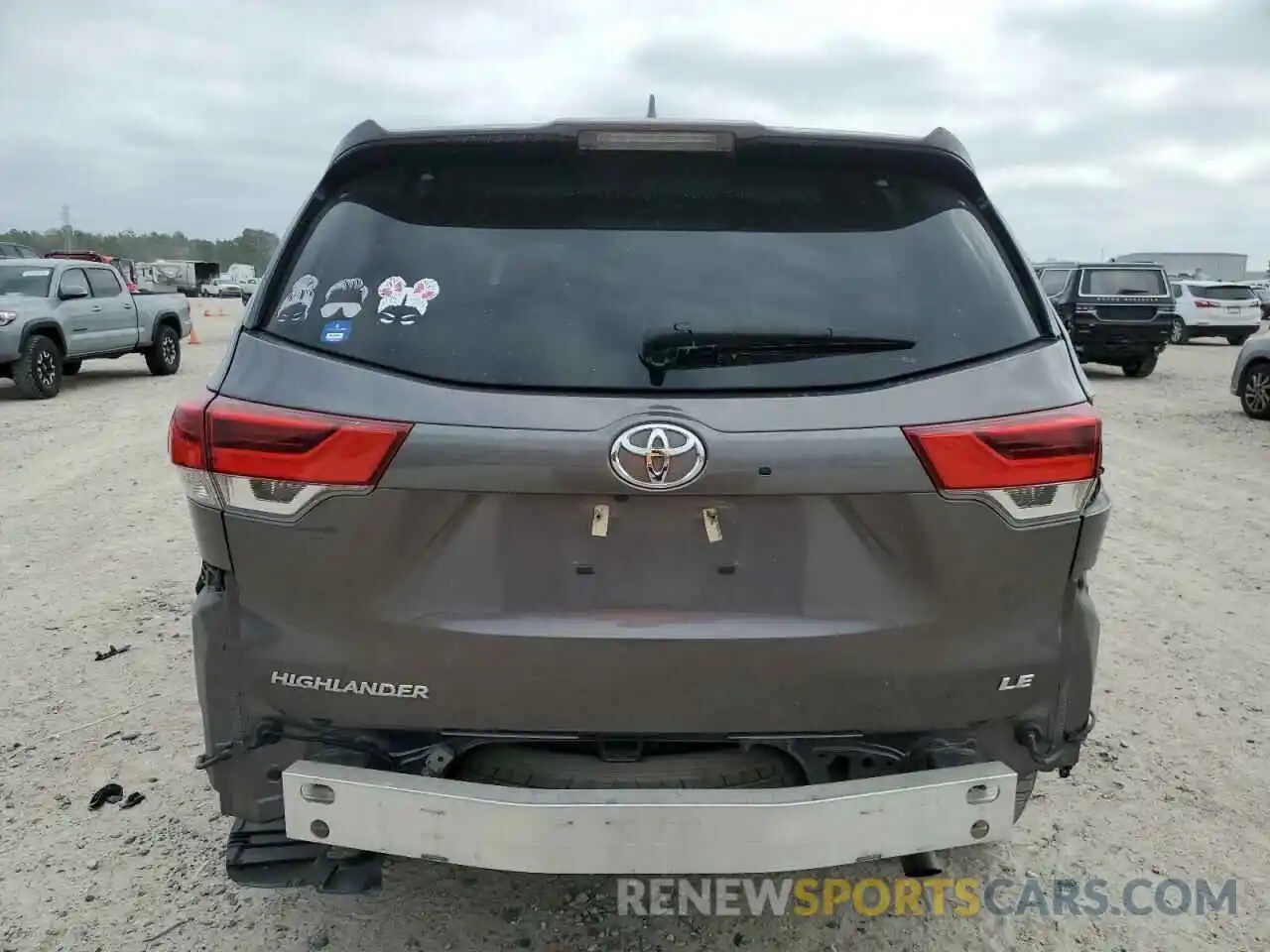 6 Photograph of a damaged car 5TDZZRFH7KS345783 TOYOTA HIGHLANDER 2019