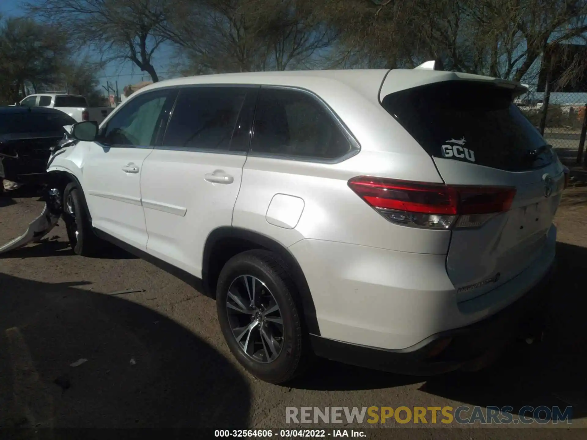 3 Photograph of a damaged car 5TDZZRFH7KS349431 TOYOTA HIGHLANDER 2019