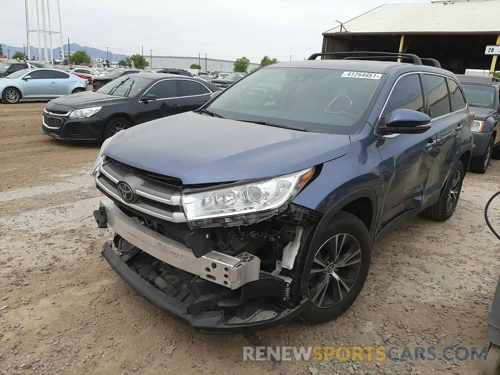 2 Photograph of a damaged car 5TDZZRFH7KS349641 TOYOTA HIGHLANDER 2019