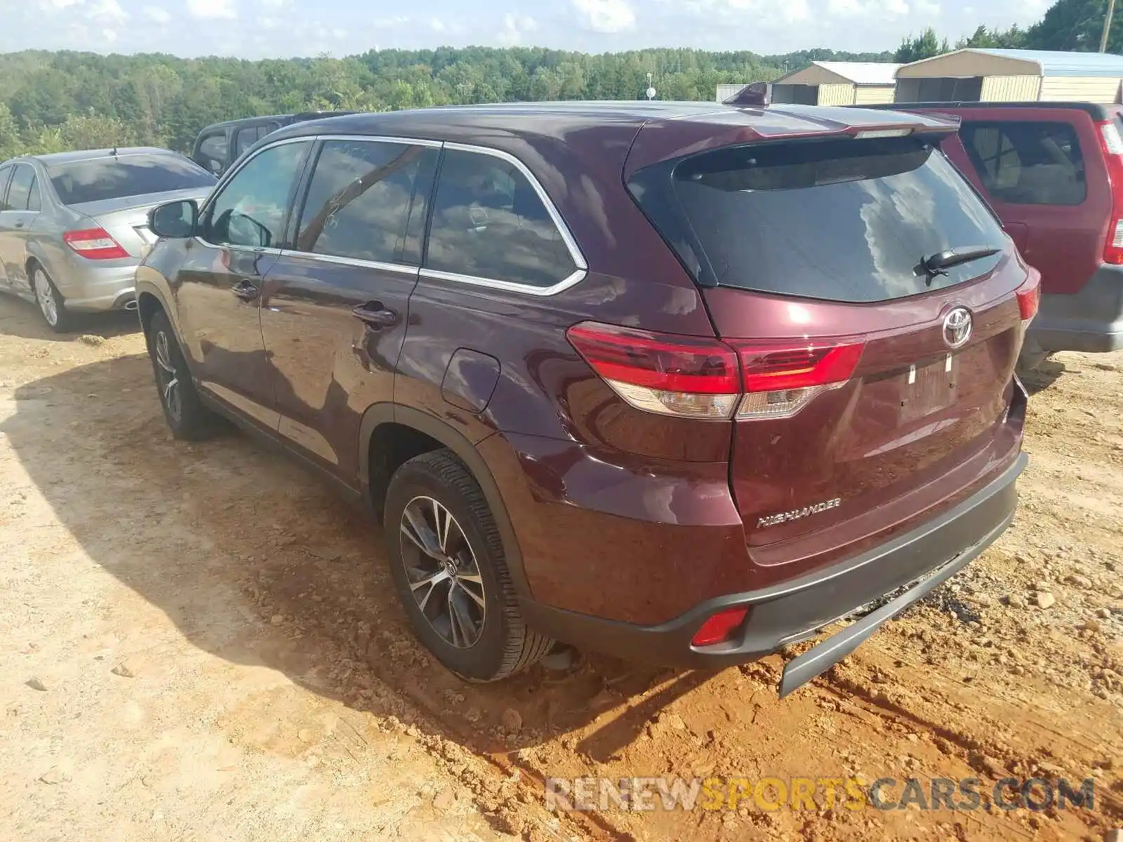 3 Photograph of a damaged car 5TDZZRFH7KS357867 TOYOTA HIGHLANDER 2019