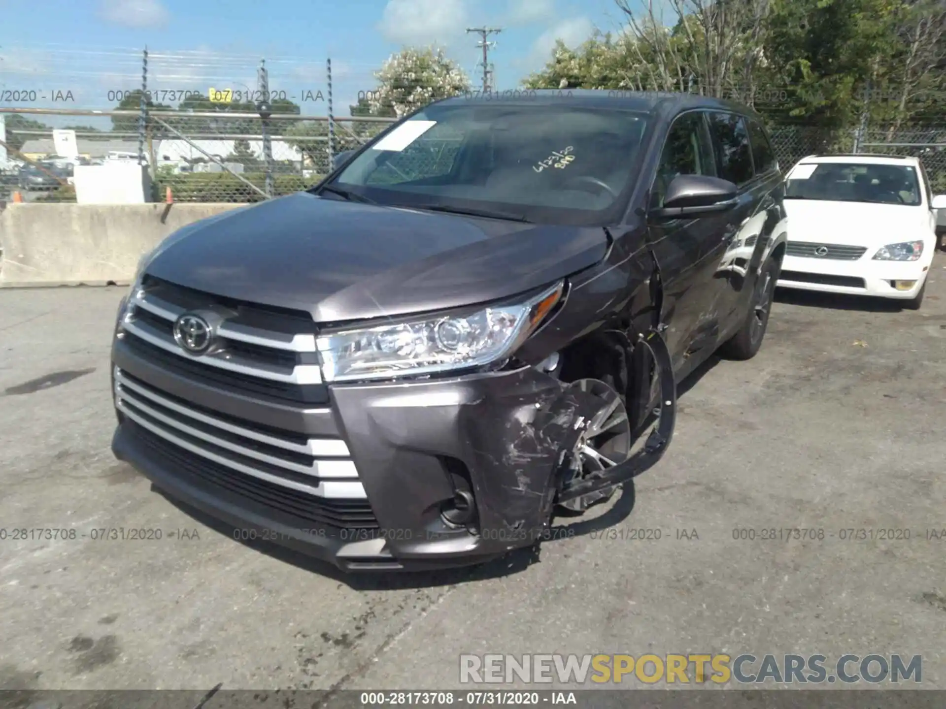 2 Photograph of a damaged car 5TDZZRFH7KS359506 TOYOTA HIGHLANDER 2019