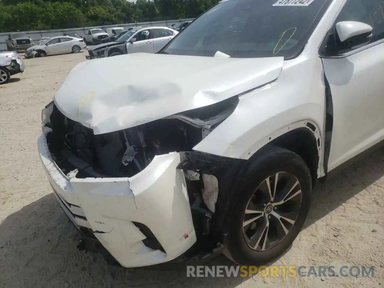 9 Photograph of a damaged car 5TDZZRFH7KS360056 TOYOTA HIGHLANDER 2019