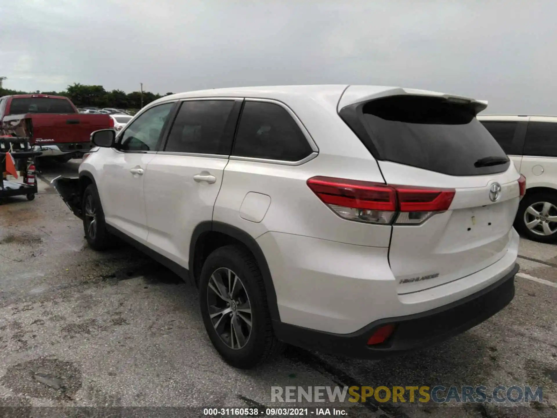 3 Photograph of a damaged car 5TDZZRFH7KS363149 TOYOTA HIGHLANDER 2019