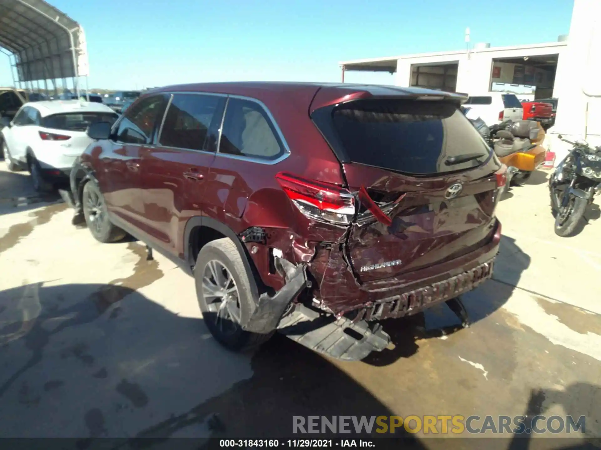 3 Photograph of a damaged car 5TDZZRFH7KS363300 TOYOTA HIGHLANDER 2019