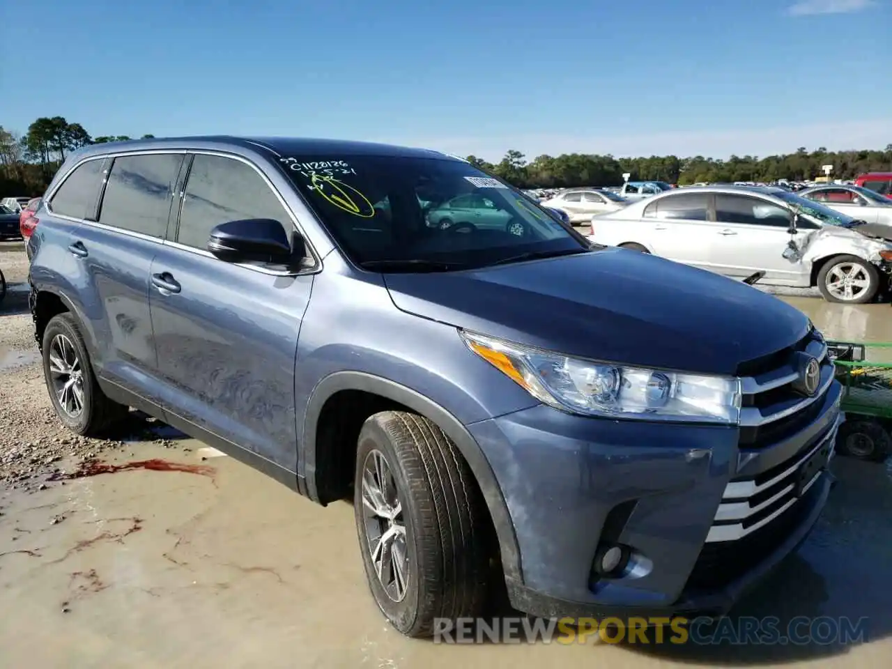 1 Photograph of a damaged car 5TDZZRFH7KS364043 TOYOTA HIGHLANDER 2019