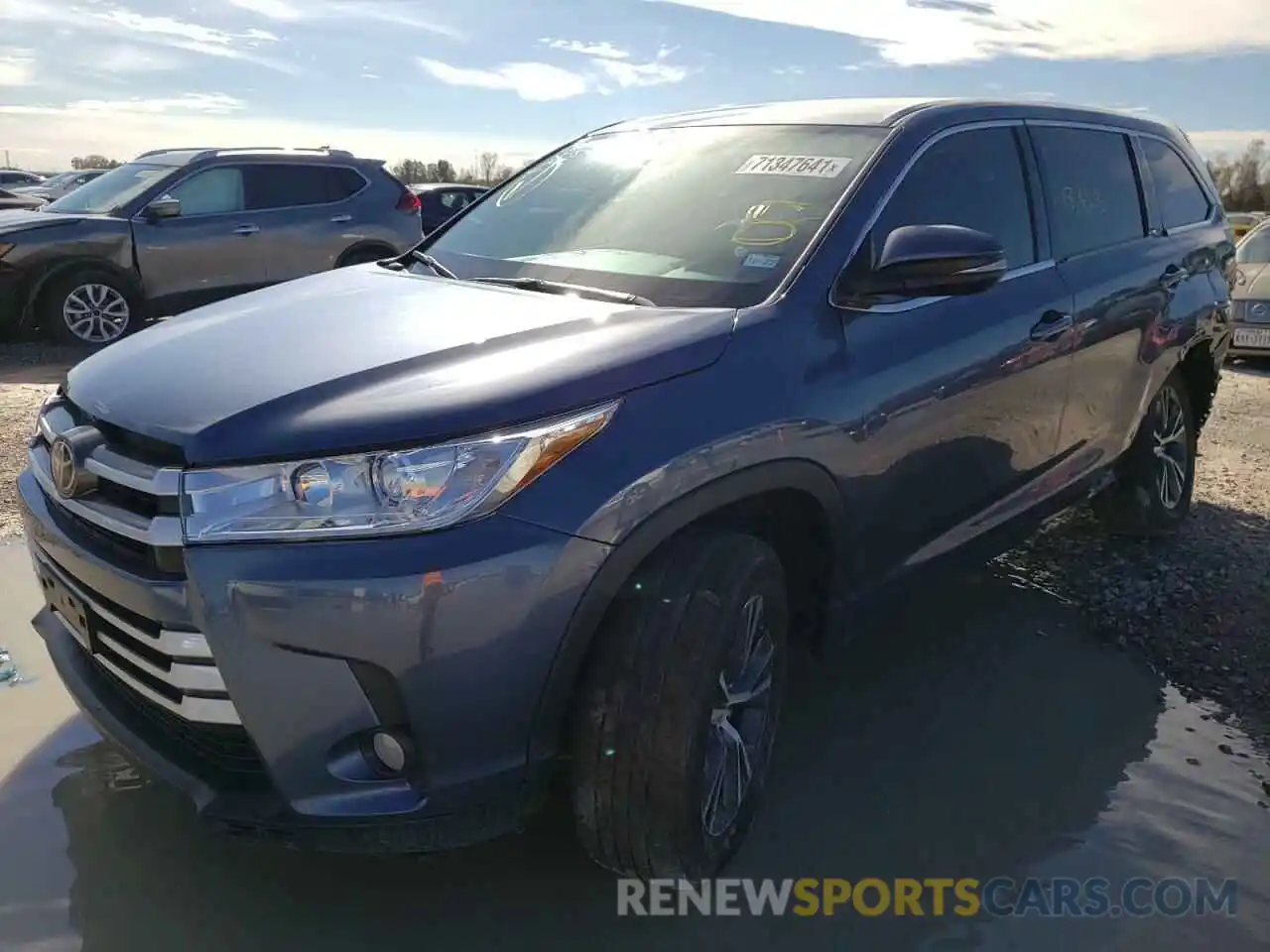 2 Photograph of a damaged car 5TDZZRFH7KS364043 TOYOTA HIGHLANDER 2019