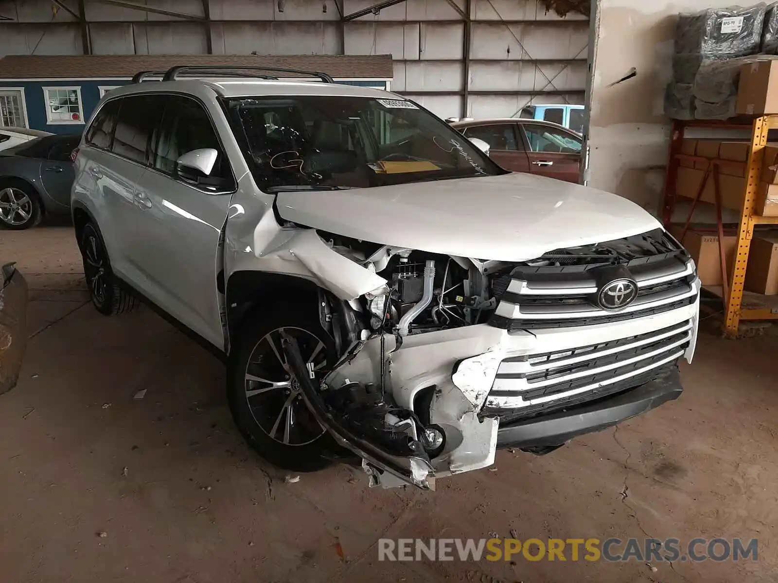 1 Photograph of a damaged car 5TDZZRFH7KS368822 TOYOTA HIGHLANDER 2019