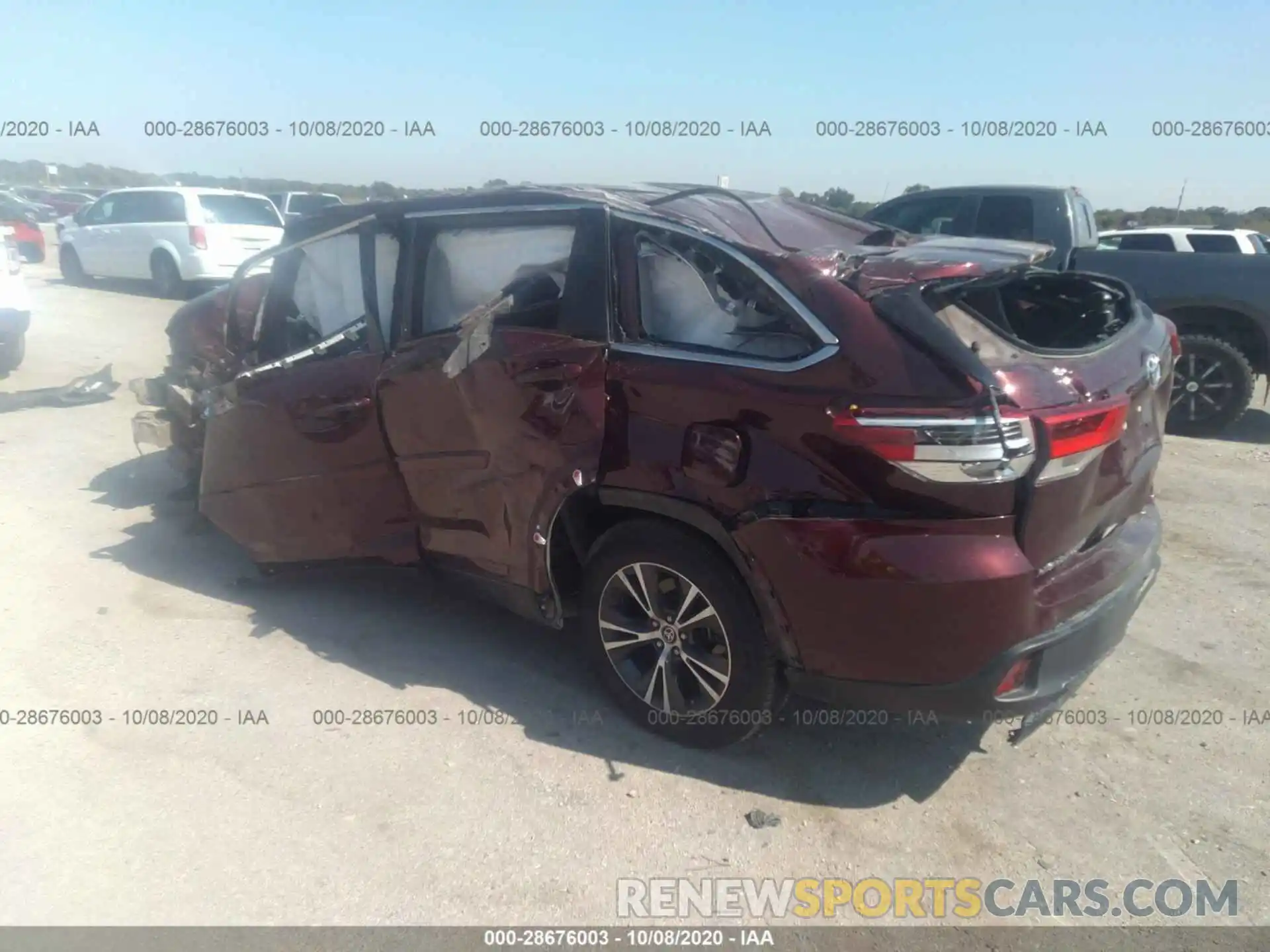 3 Photograph of a damaged car 5TDZZRFH7KS370439 TOYOTA HIGHLANDER 2019