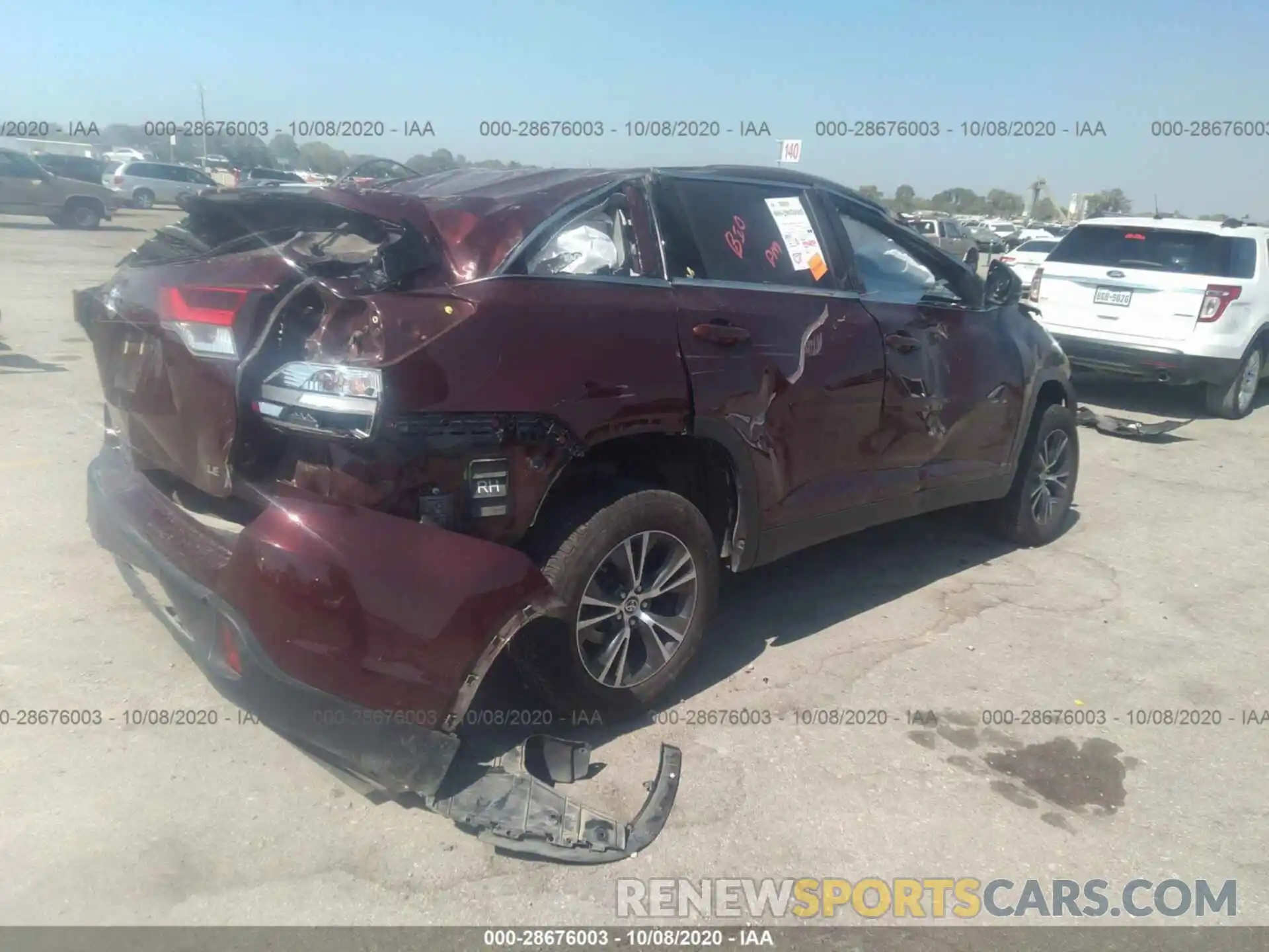 4 Photograph of a damaged car 5TDZZRFH7KS370439 TOYOTA HIGHLANDER 2019