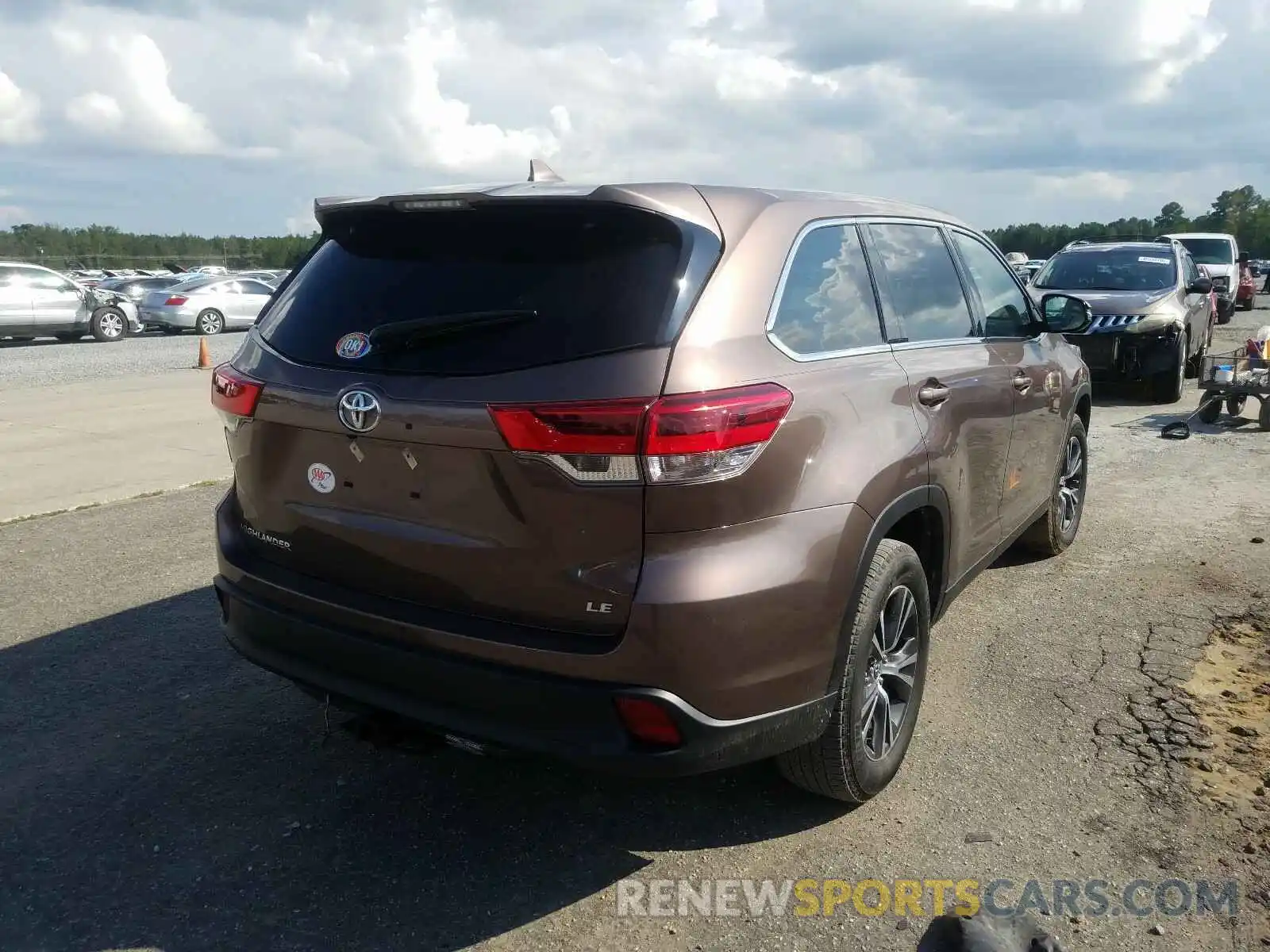 4 Photograph of a damaged car 5TDZZRFH8KS289742 TOYOTA HIGHLANDER 2019