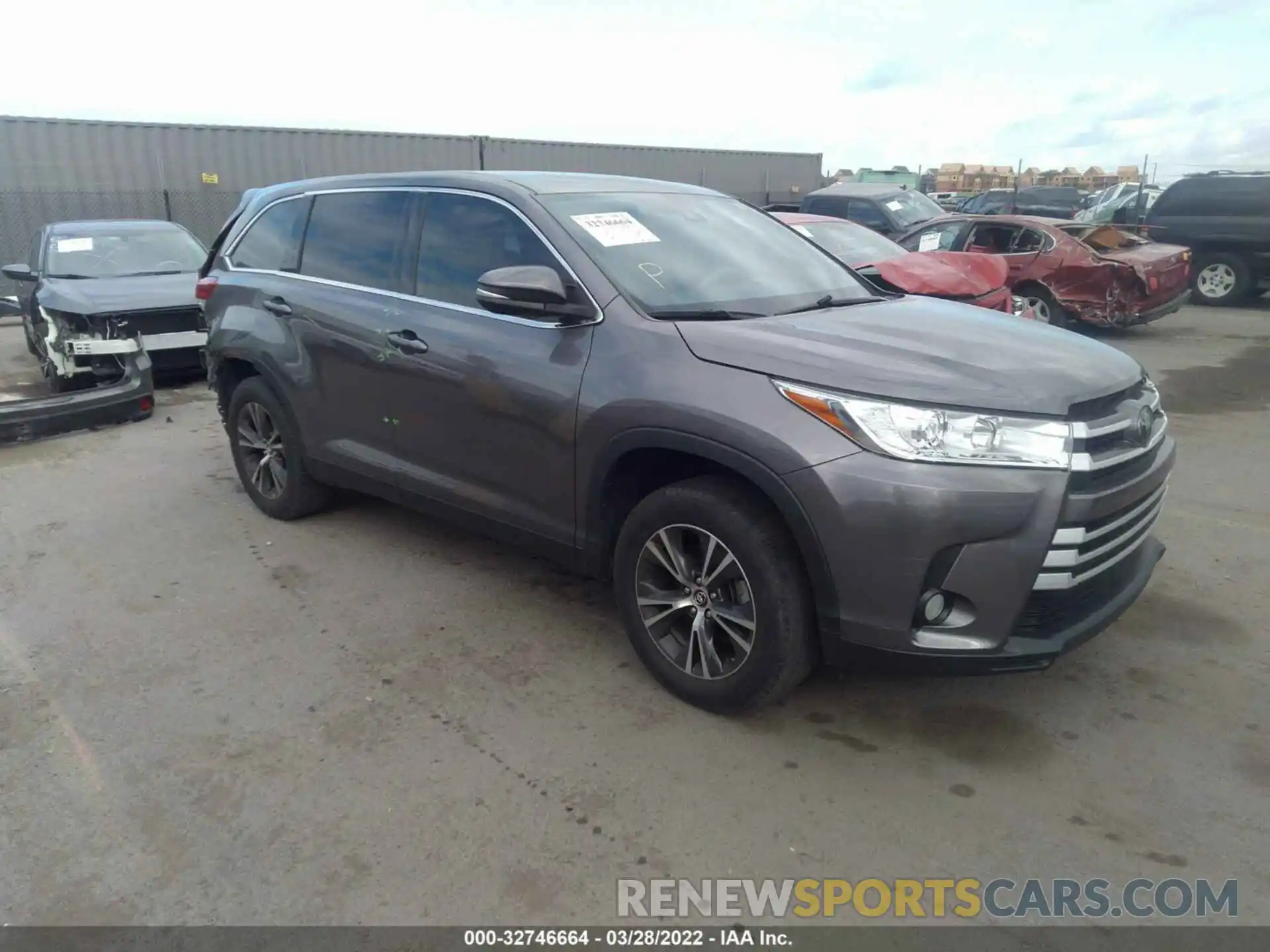 1 Photograph of a damaged car 5TDZZRFH8KS289949 TOYOTA HIGHLANDER 2019